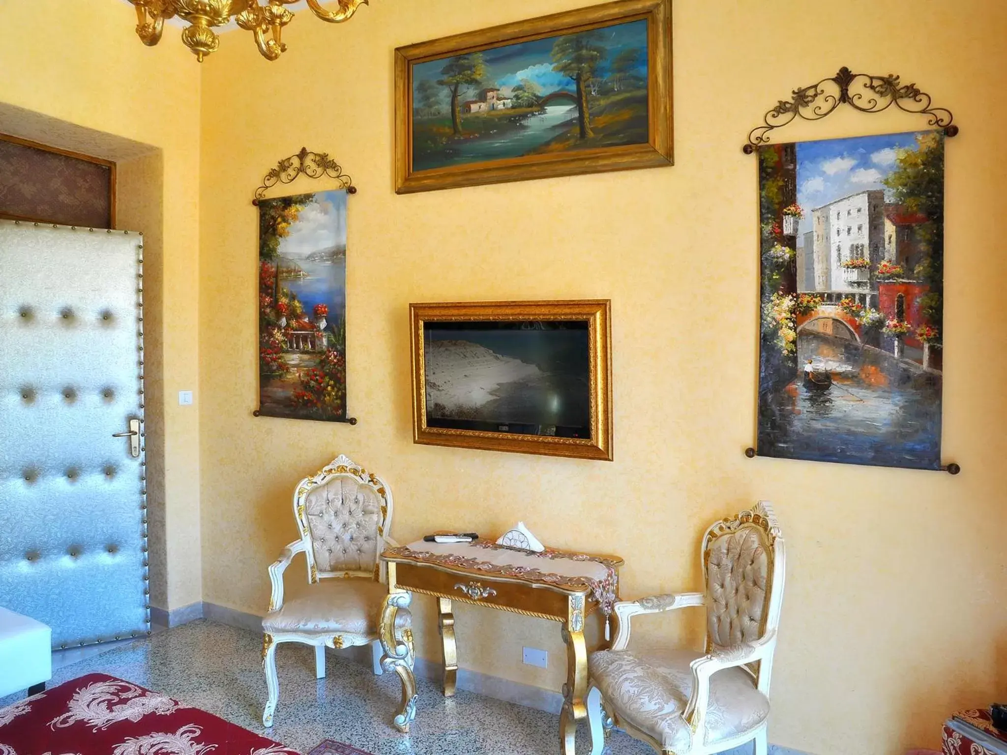 Photo of the whole room, Seating Area in B&B La Dolce Vita - Luxury House