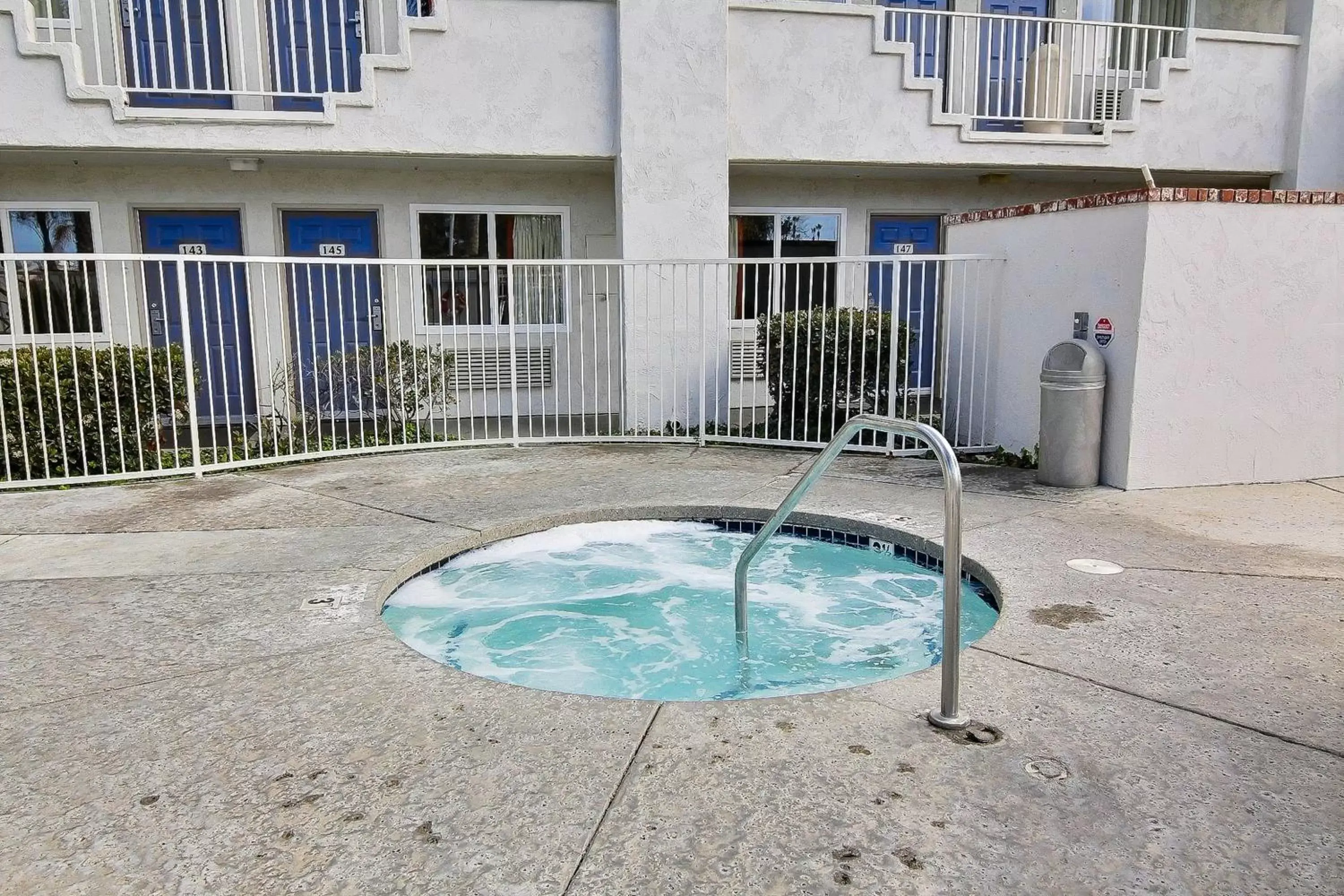 Spa and wellness centre/facilities, Swimming Pool in Motel 6-Ventura, CA - South