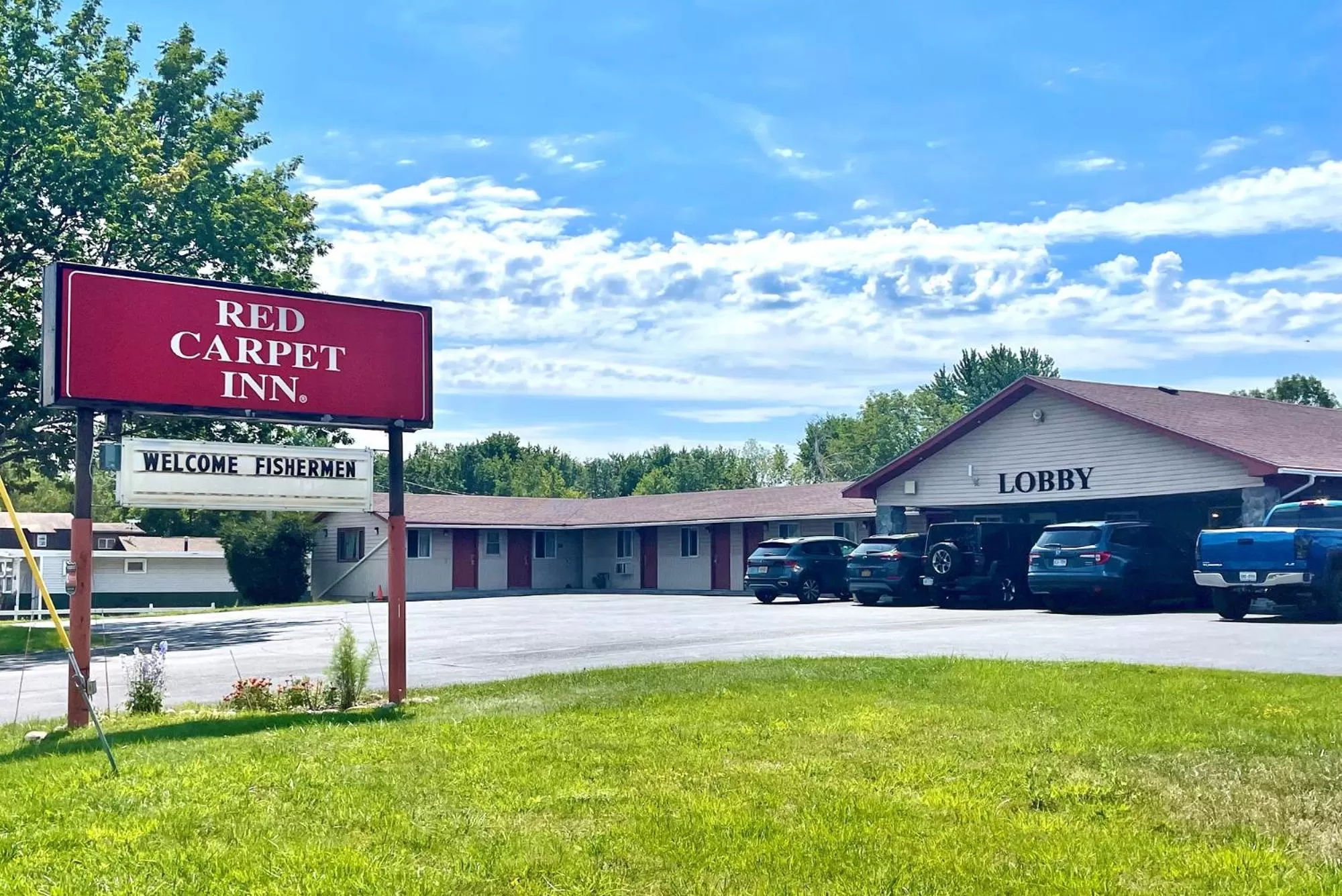 Property building in Red Carpet Inn Pulaski