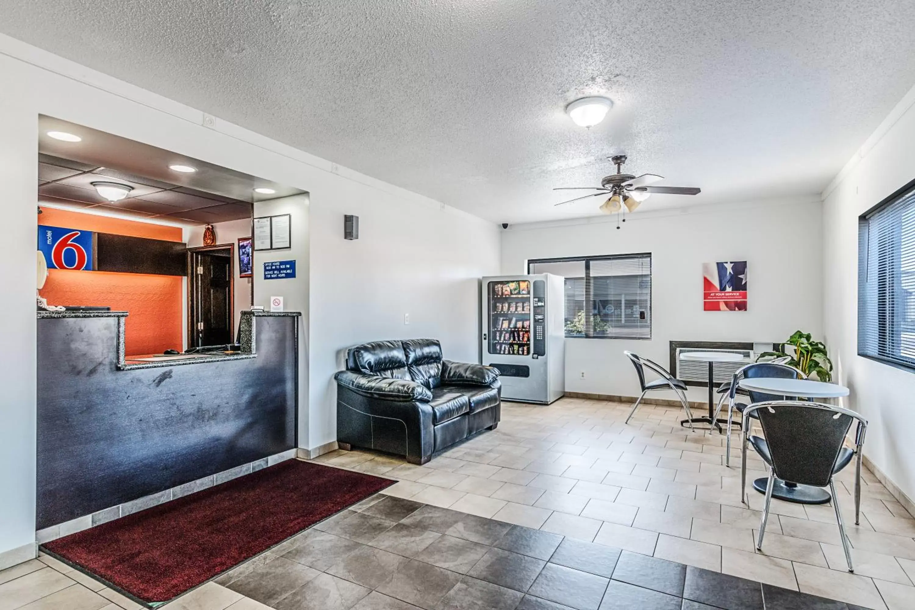 Lobby or reception, Lounge/Bar in Motel 6-Wisconsin Rapids, WI