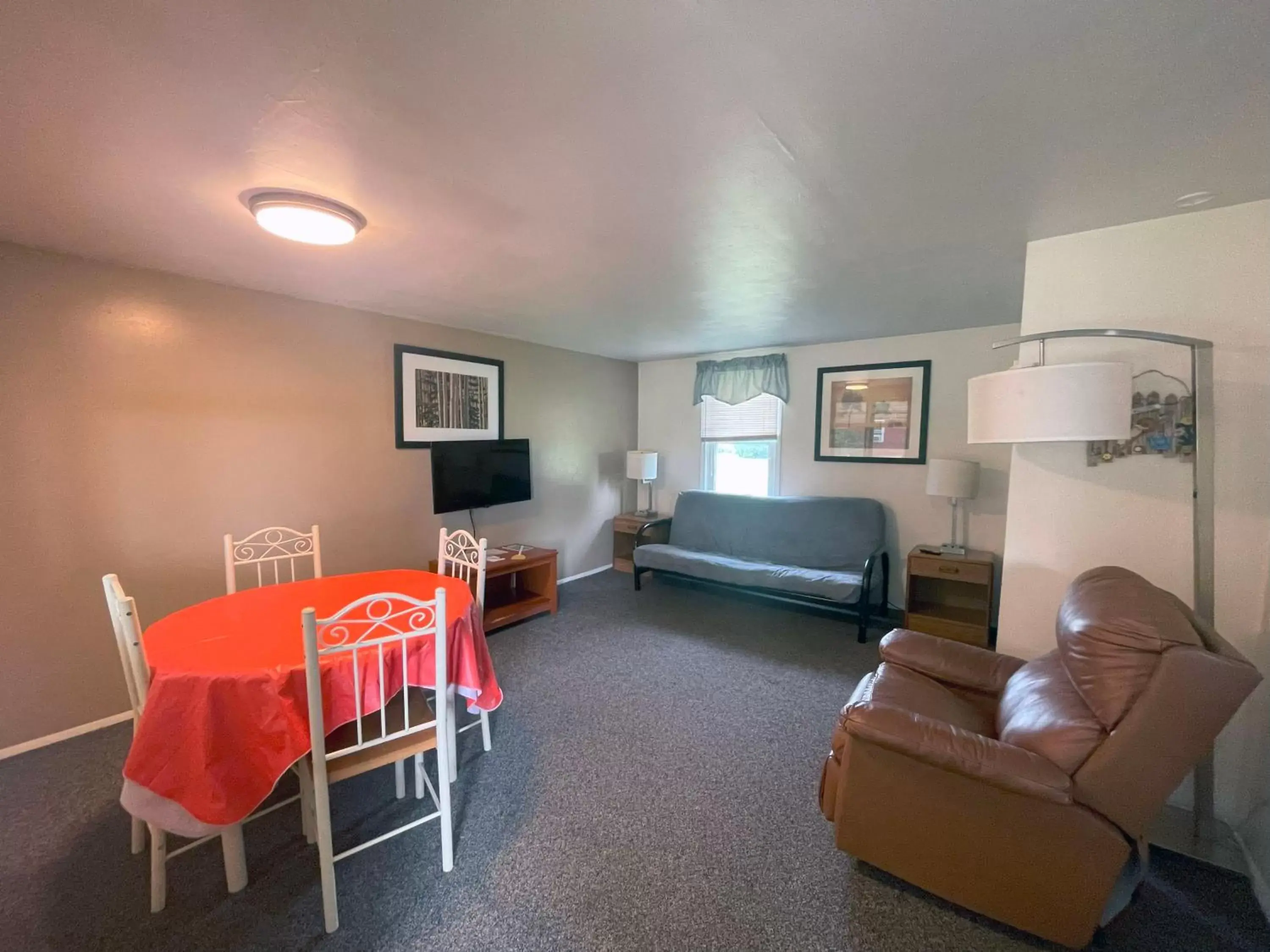 Seating Area in Plantation Motel