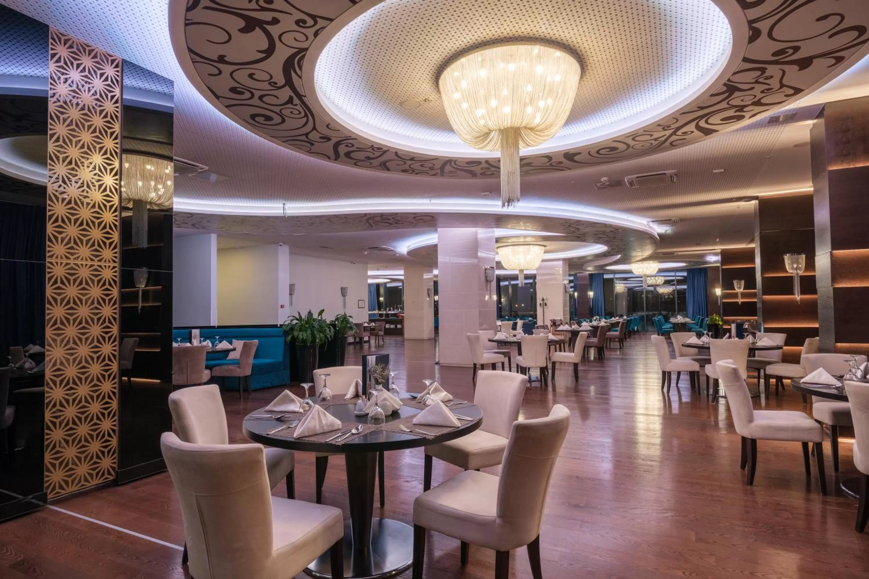 Restaurant/places to eat in Malak Regency Hotel