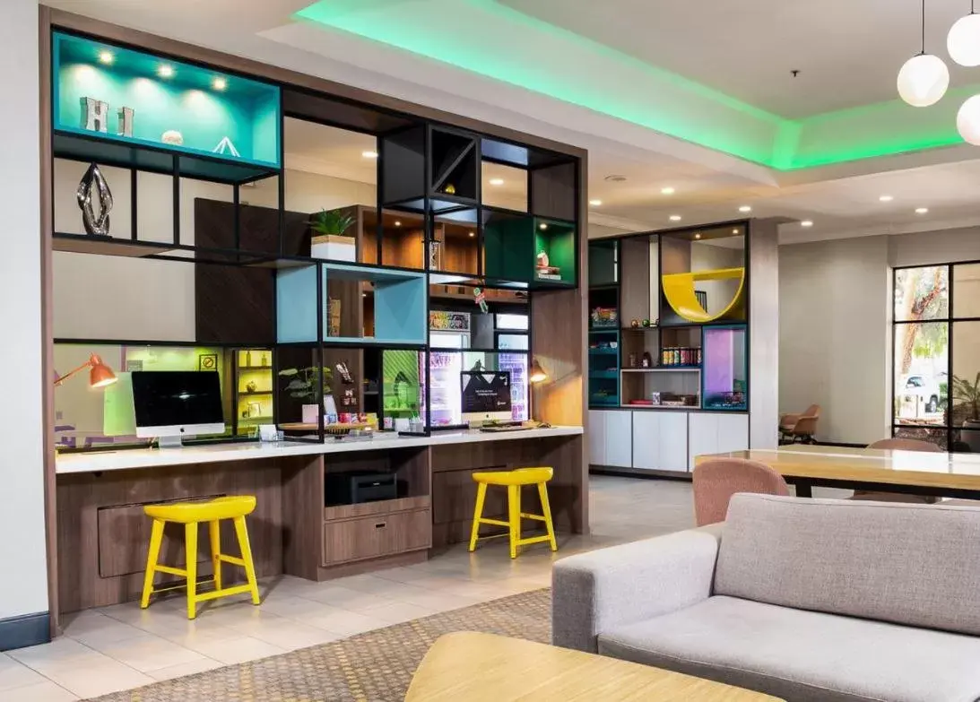 Lobby or reception in Holiday Inn & Suites Phoenix-Mesa-Chandler, an IHG Hotel