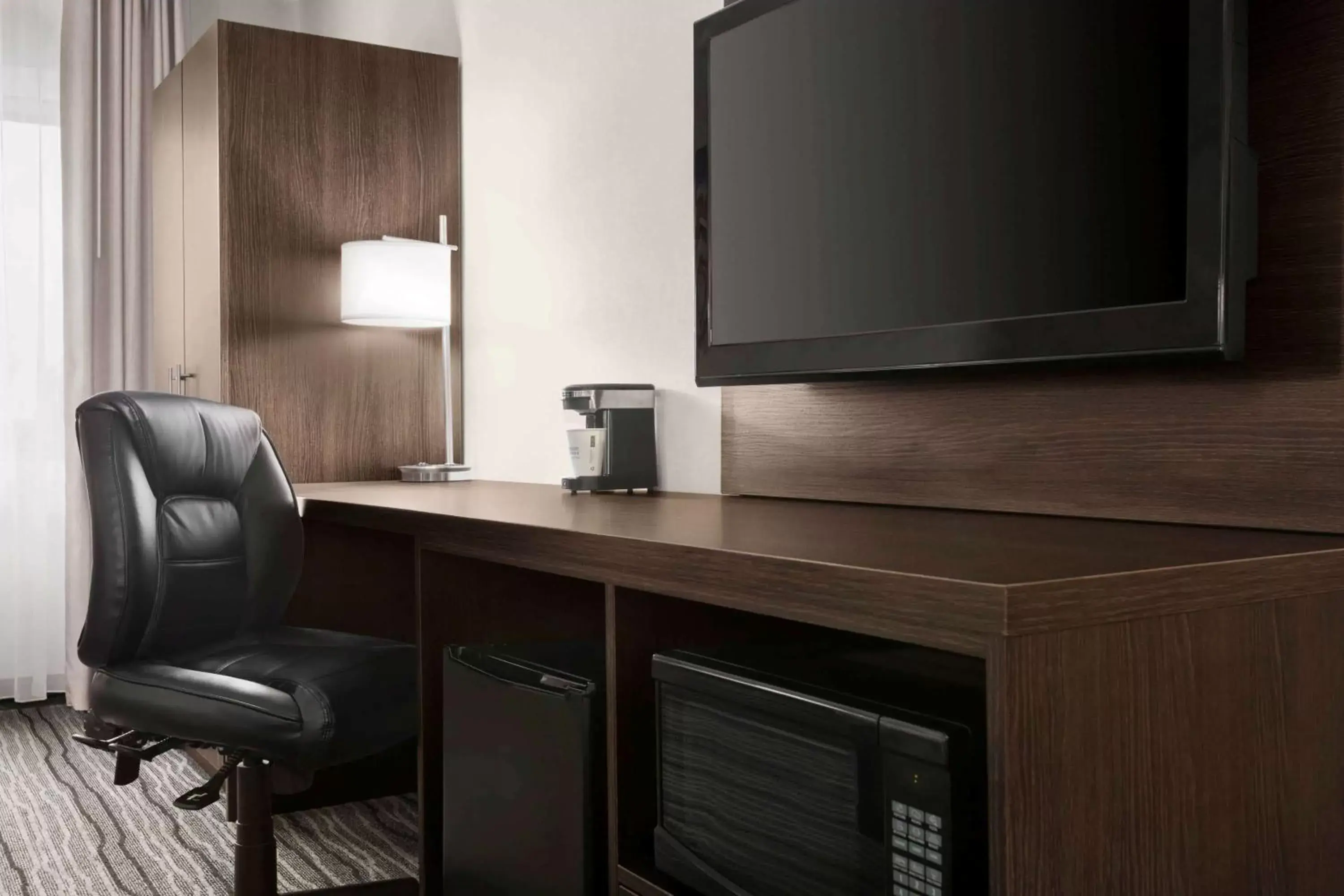 King Suite - Non-Smoking in Days Inn by Wyndham Kingston King Suite - Non-Smoking in Days Inn by Wyndham Kingston