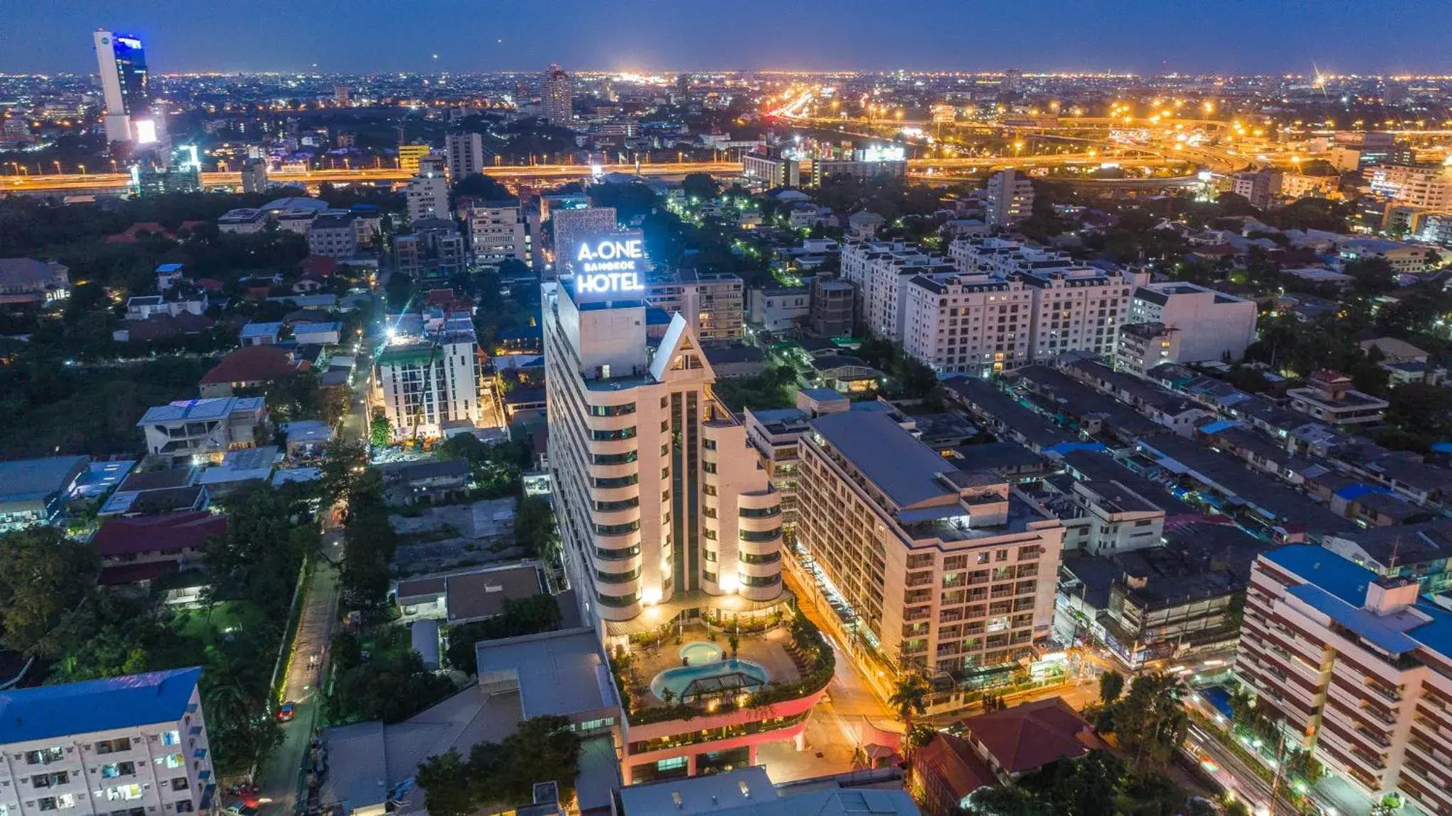 Property building, Bird's-eye View in A-One Bangkok Hotel