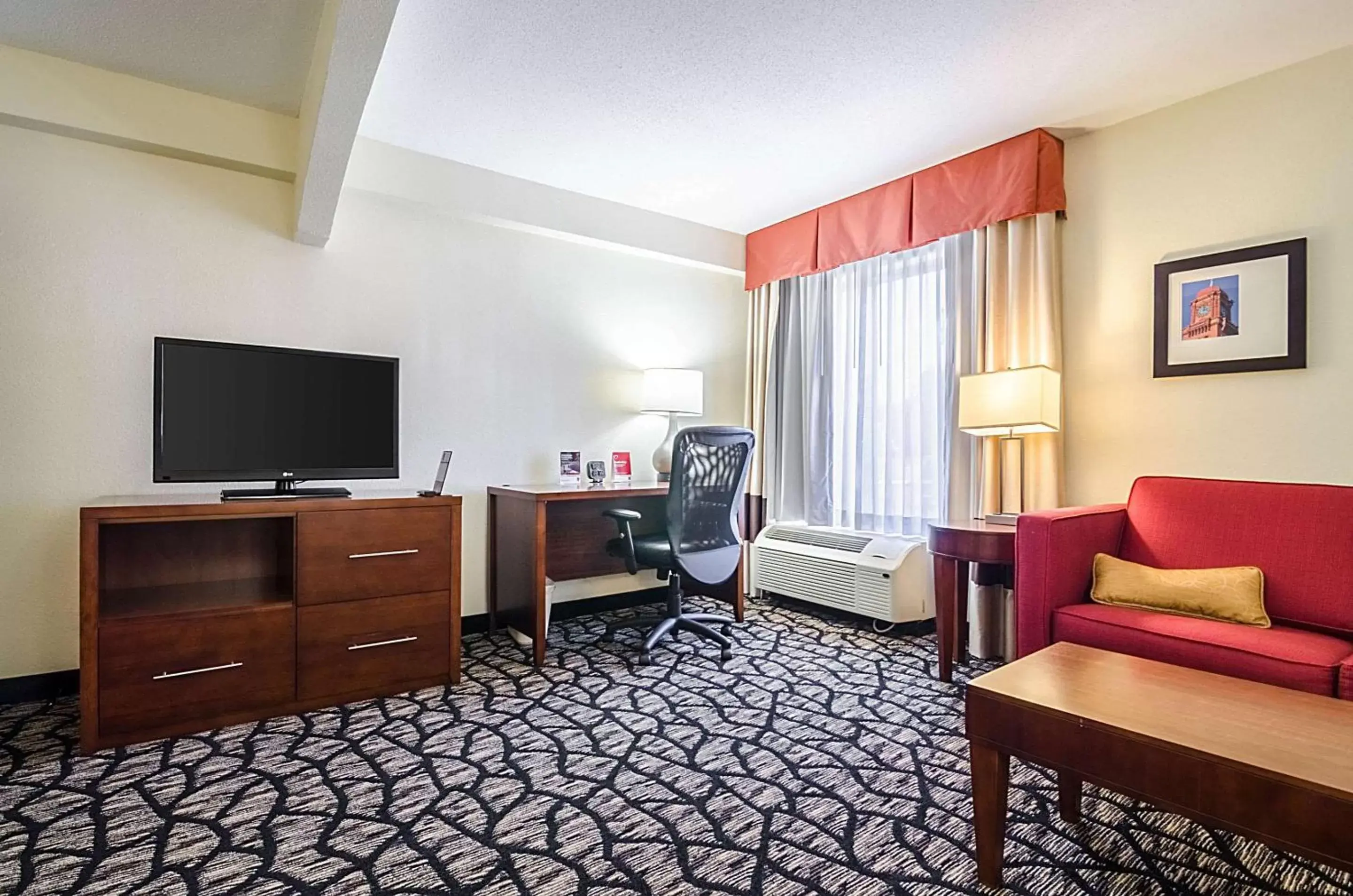 Photo of the whole room, Seating Area in Comfort Suites Innsbrook - Short Pump