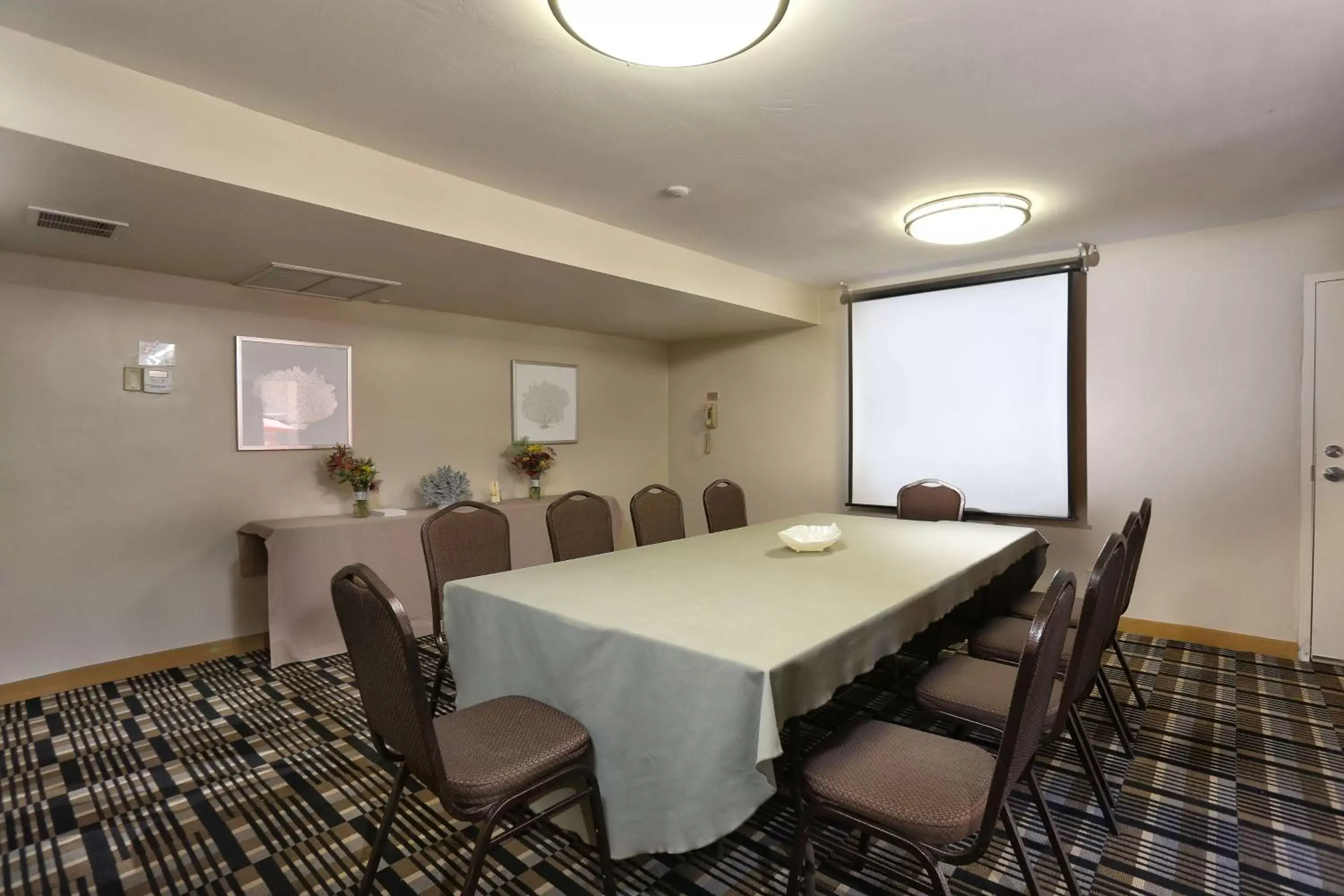 Meeting/conference room in DoubleTree Suites by Hilton Tucson Airport