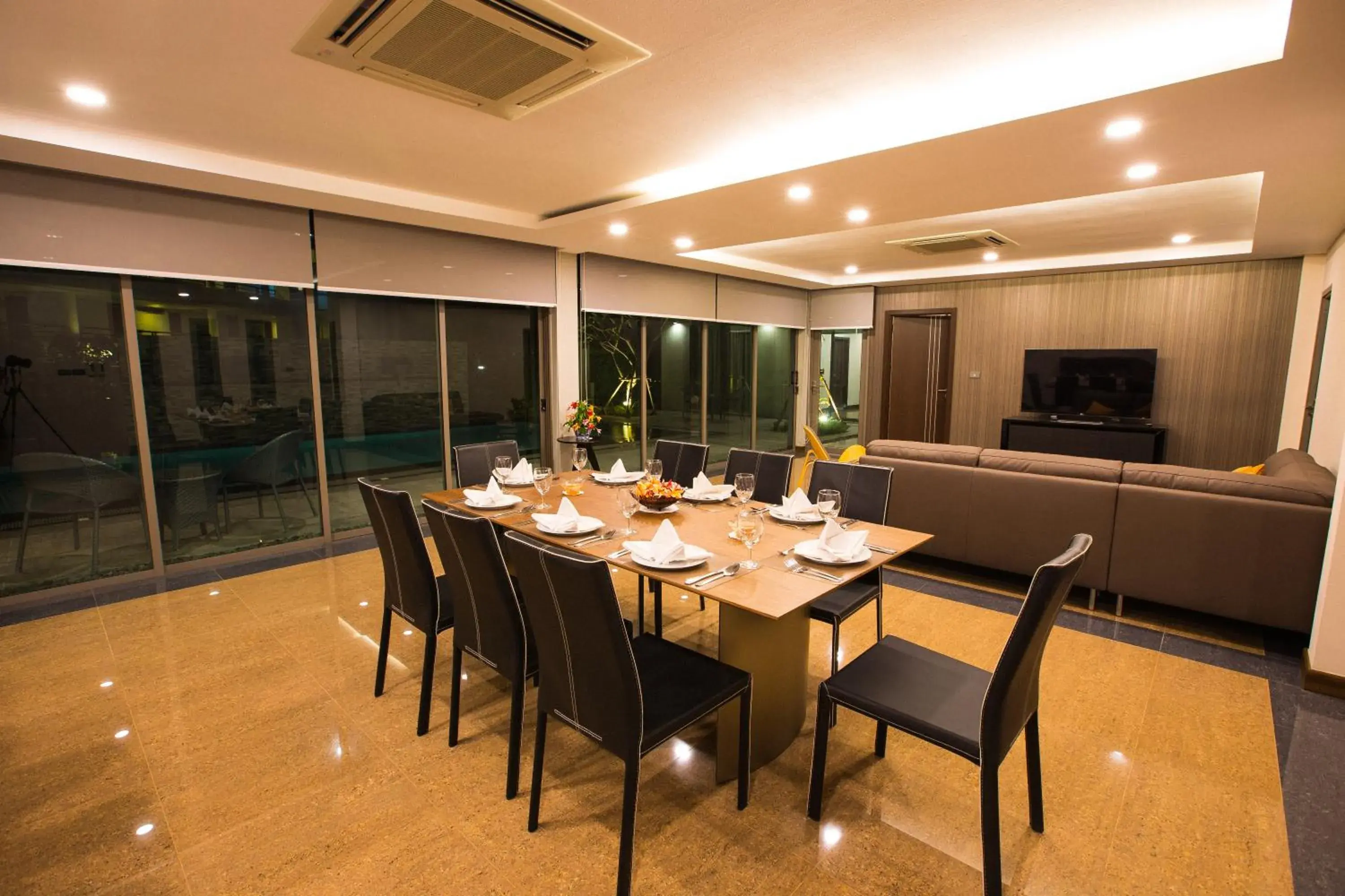 Dining area in Villa Navin