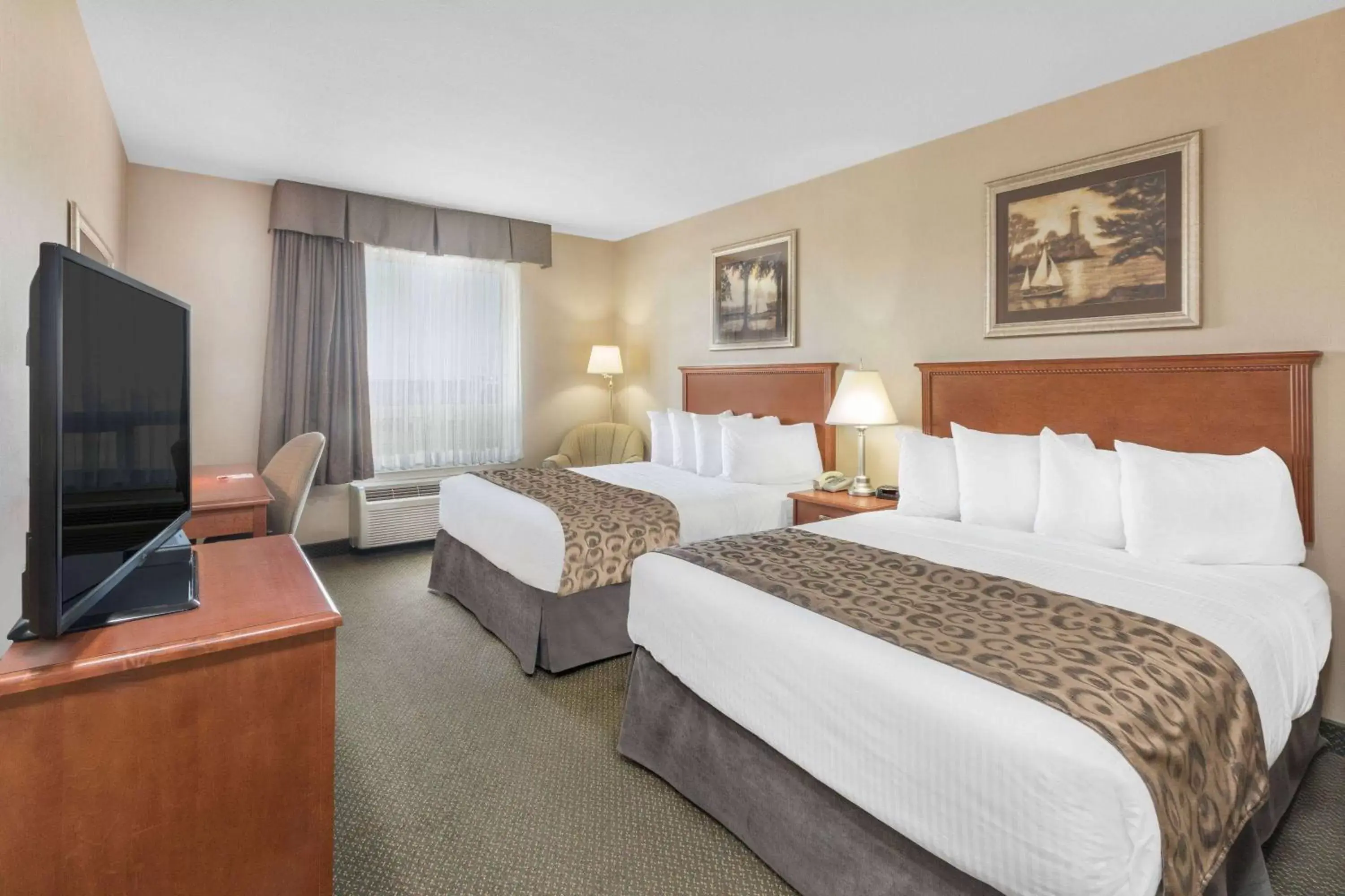 Photo of the whole room, Bed in Ramada by Wyndham Clairmont/Grande Prairie