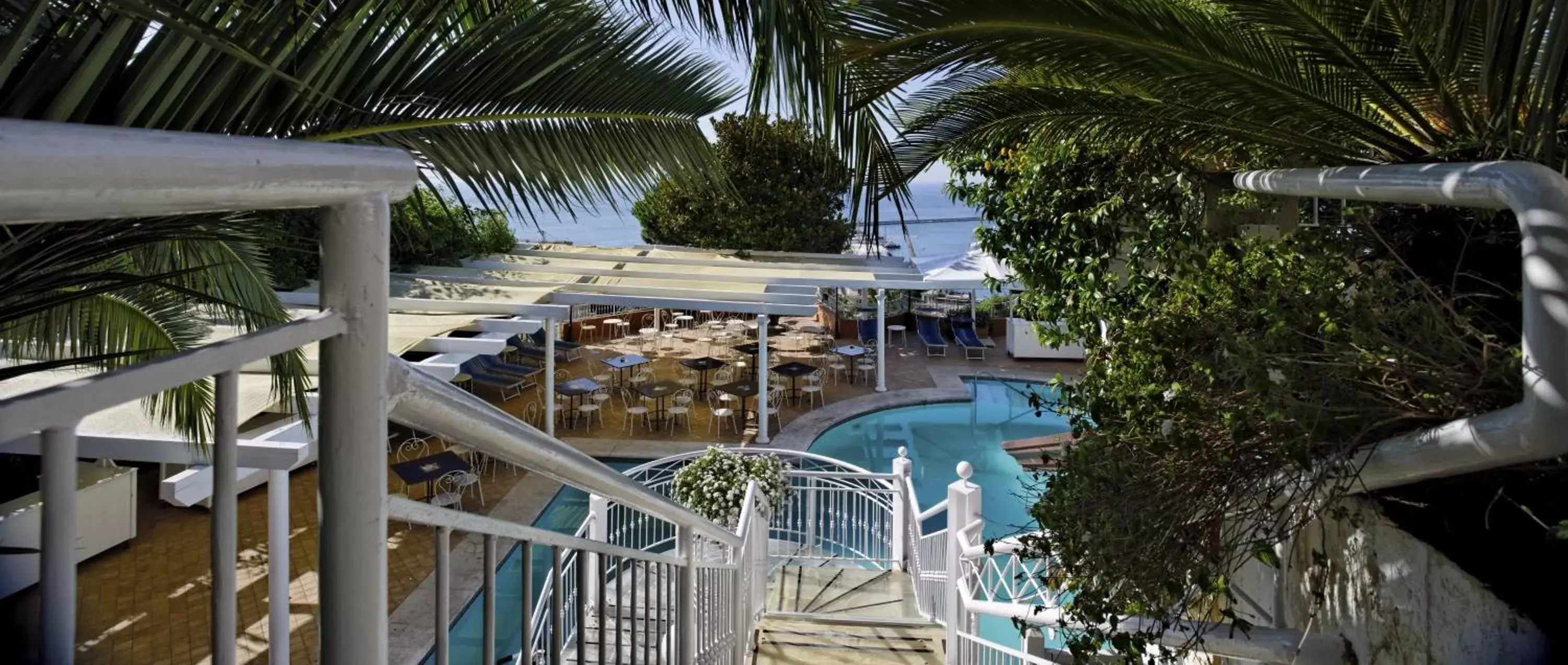 Restaurant/places to eat, Balcony/Terrace in Hotel Villa Poseidon & Events
