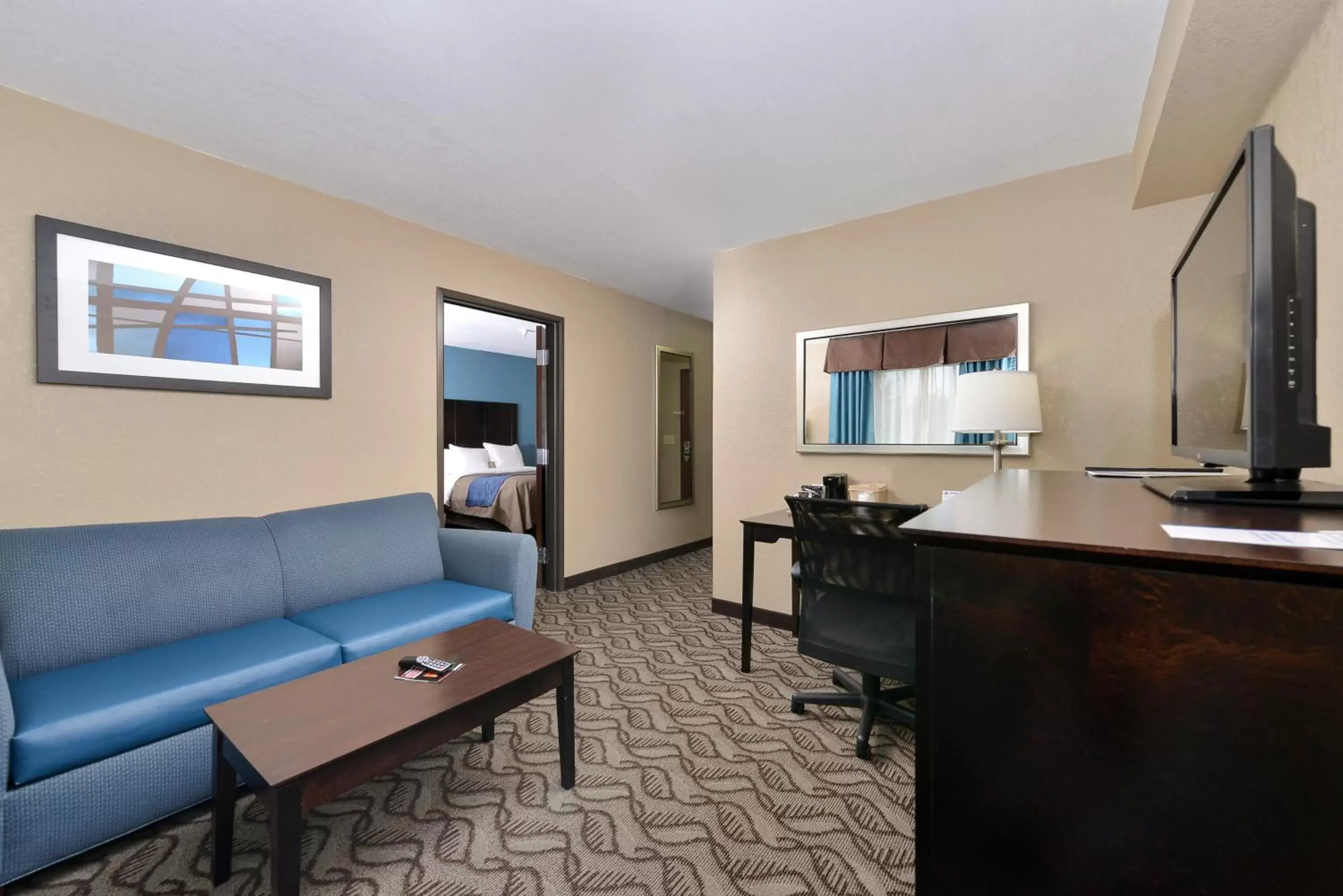 Living room, Seating Area in Comfort Inn & Suites Springfield I-55