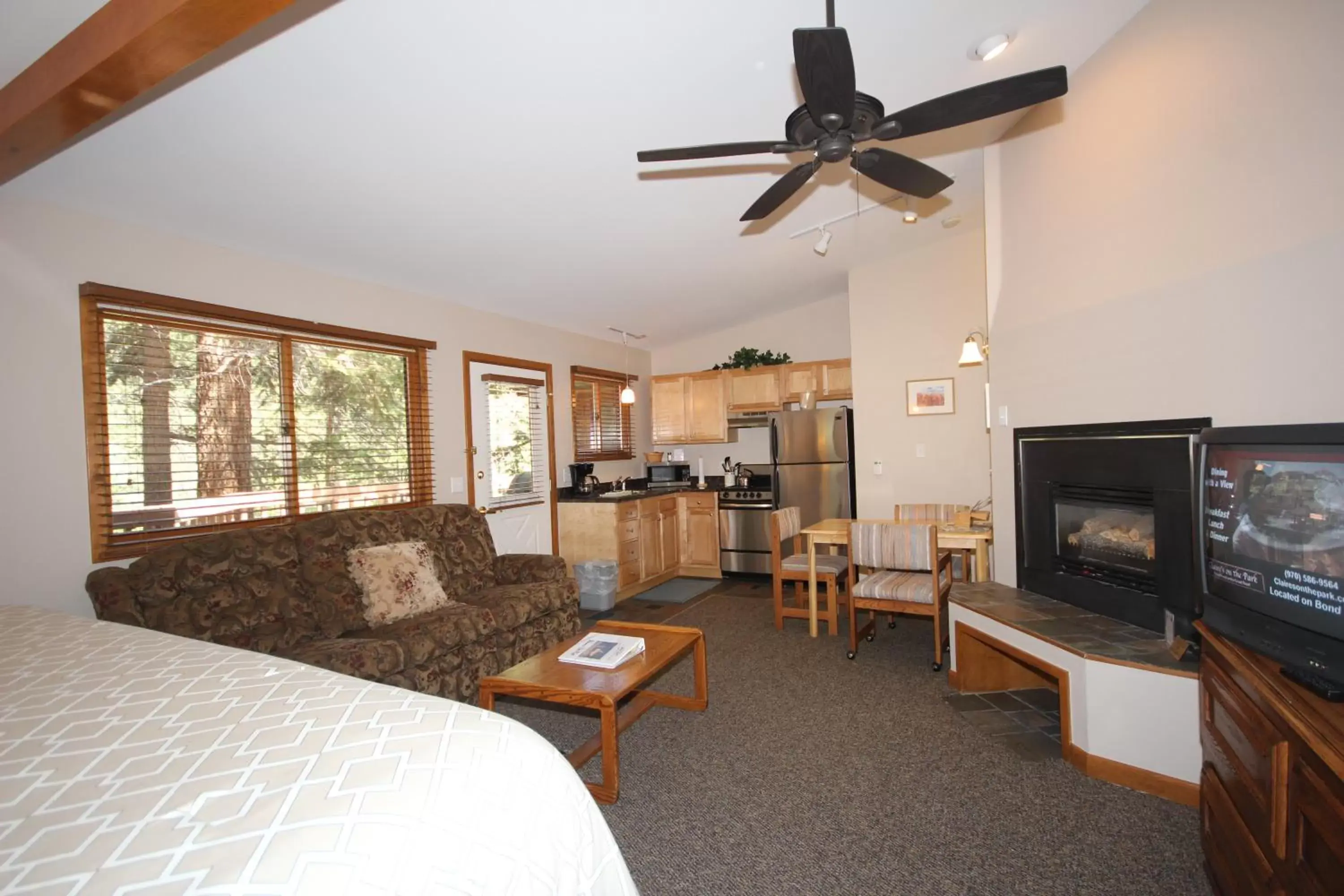 Kitchen or kitchenette, Seating Area in Streamside on Fall River