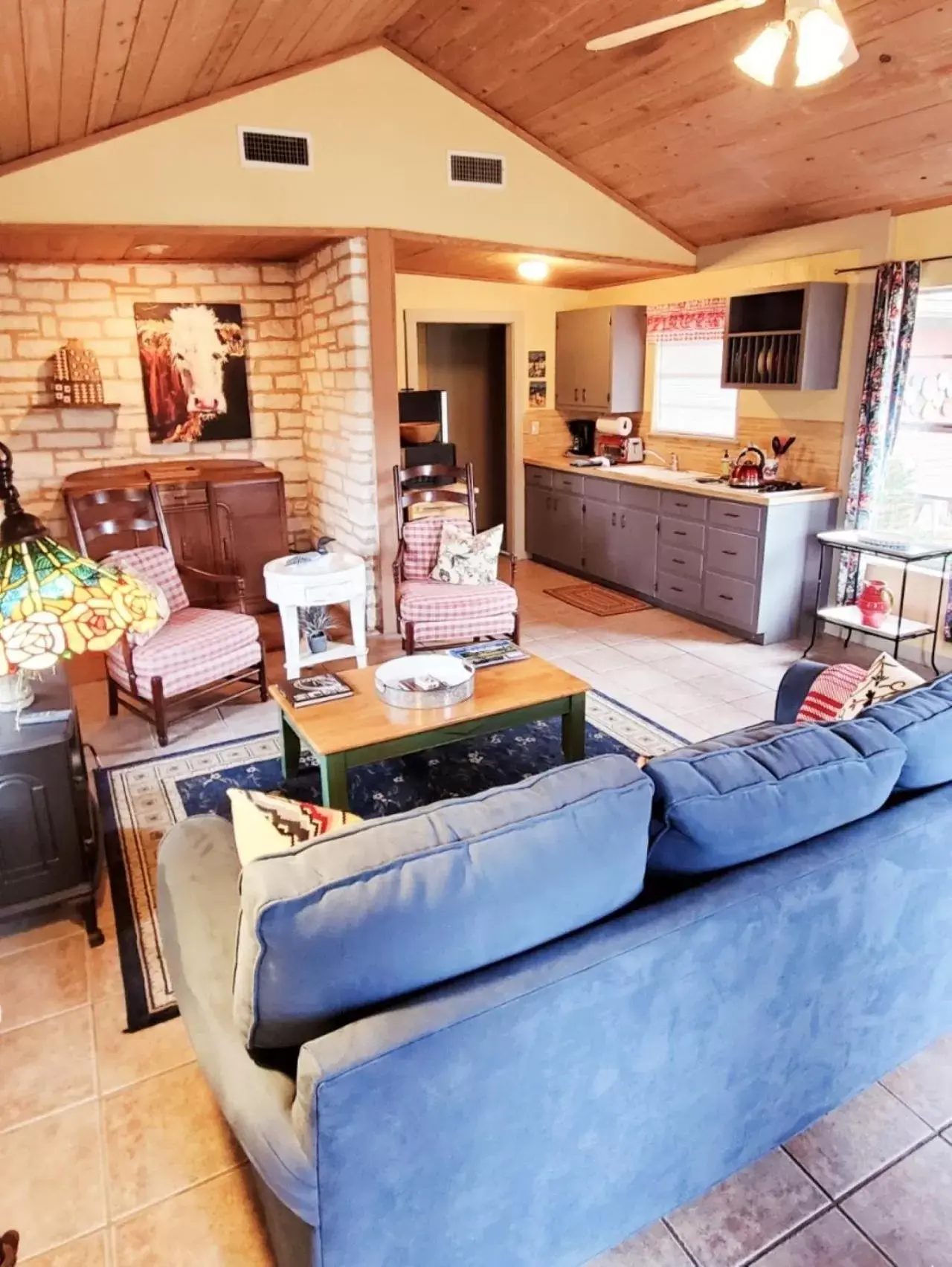 Kitchen or kitchenette in Barons CreekSide Resort