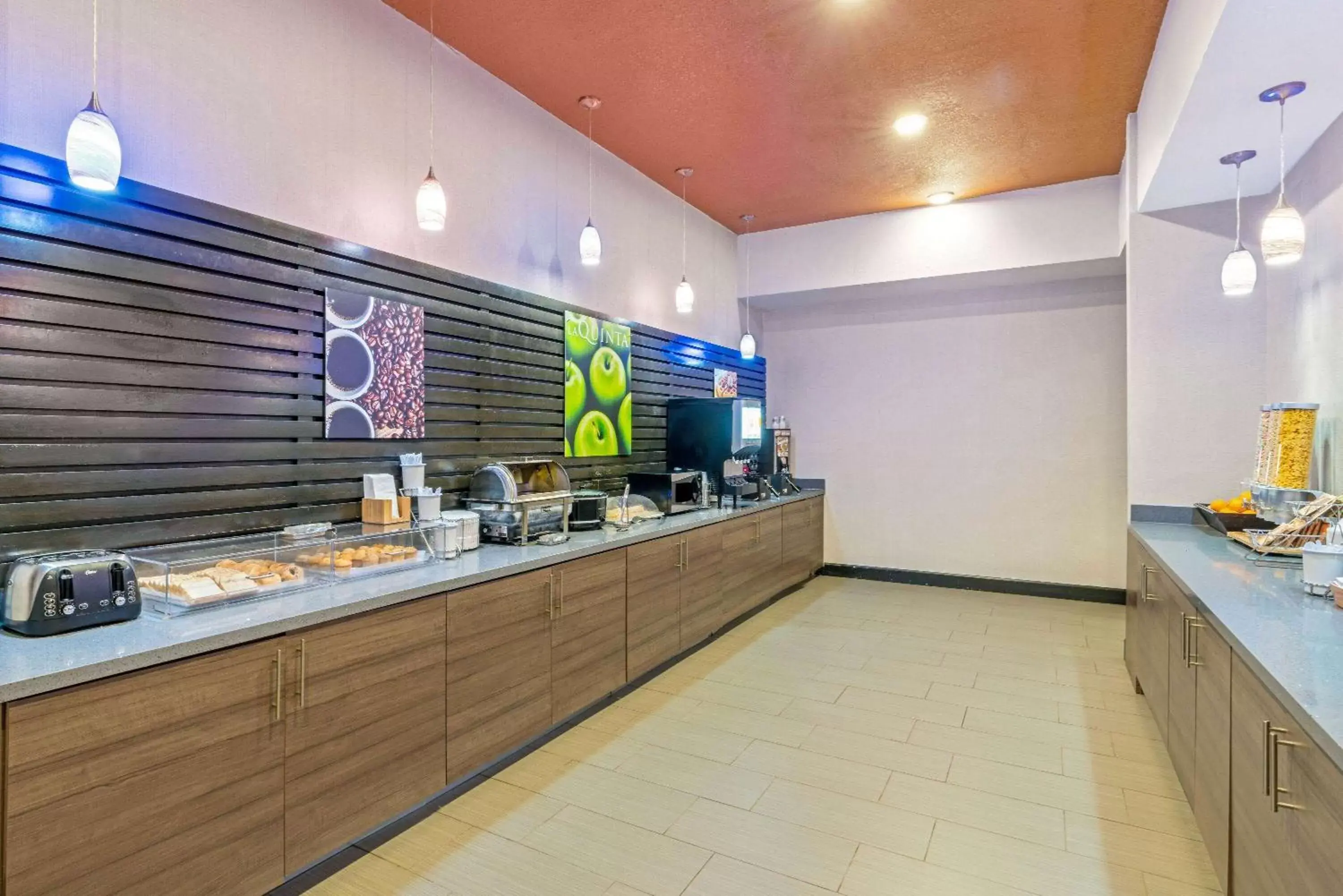 Restaurant/places to eat in La Quinta by Wyndham Guthrie Restaurant/places to eat in La Quinta by Wyndham Guthrie