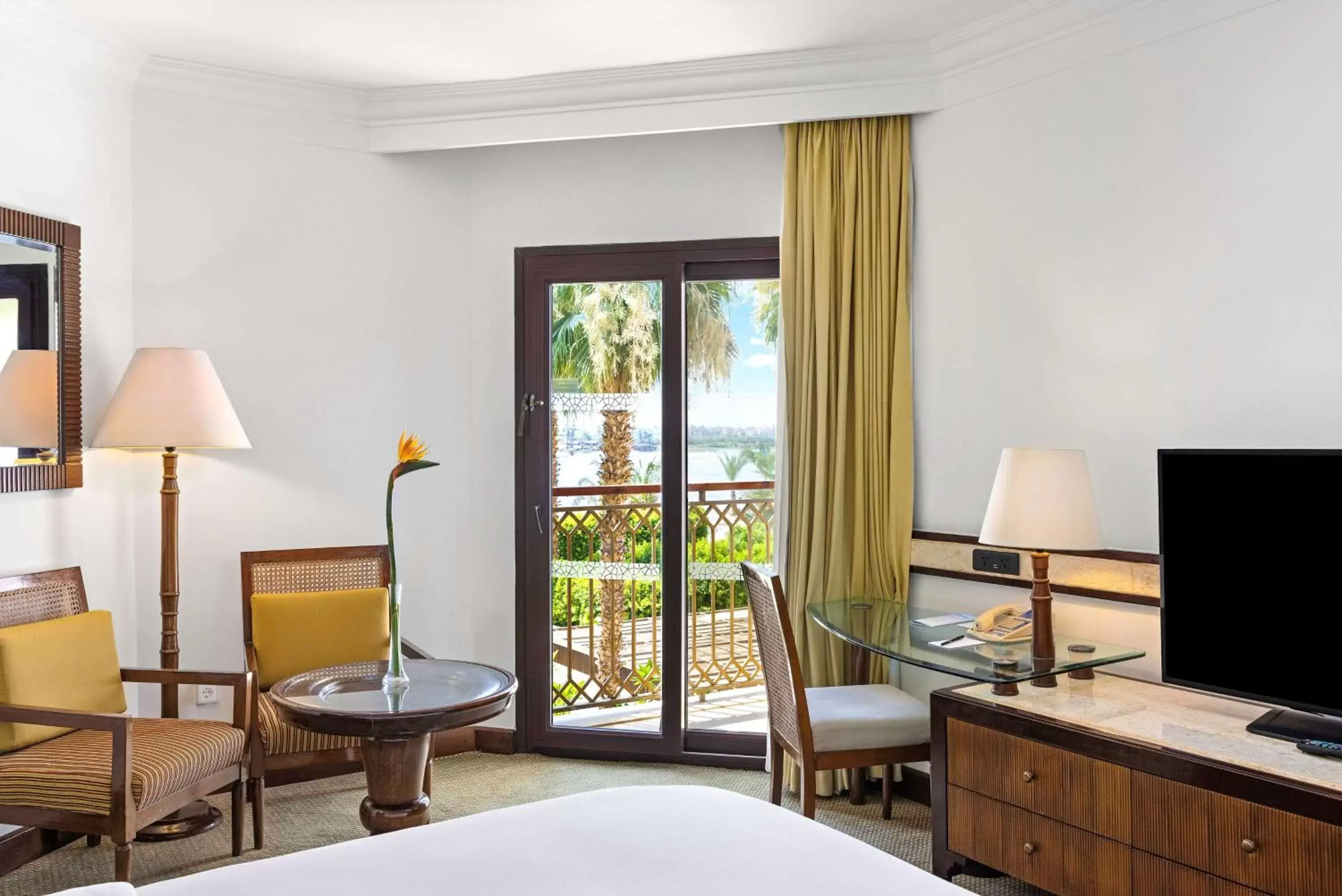 Bedroom, Seating Area in Hilton Luxor Resort & Spa