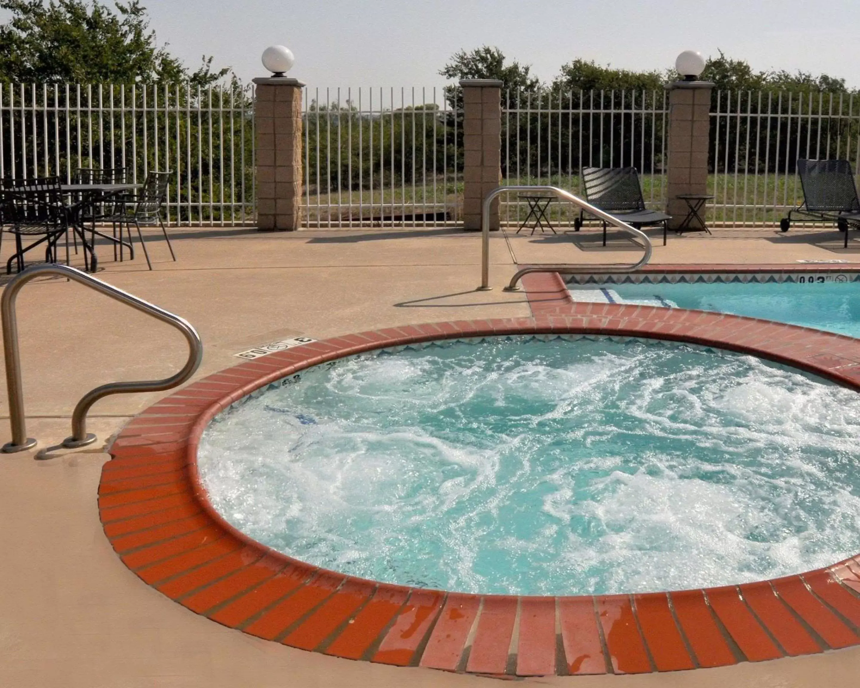 On site, Swimming Pool in Comfort Suites Roanoke - Fort Worth North