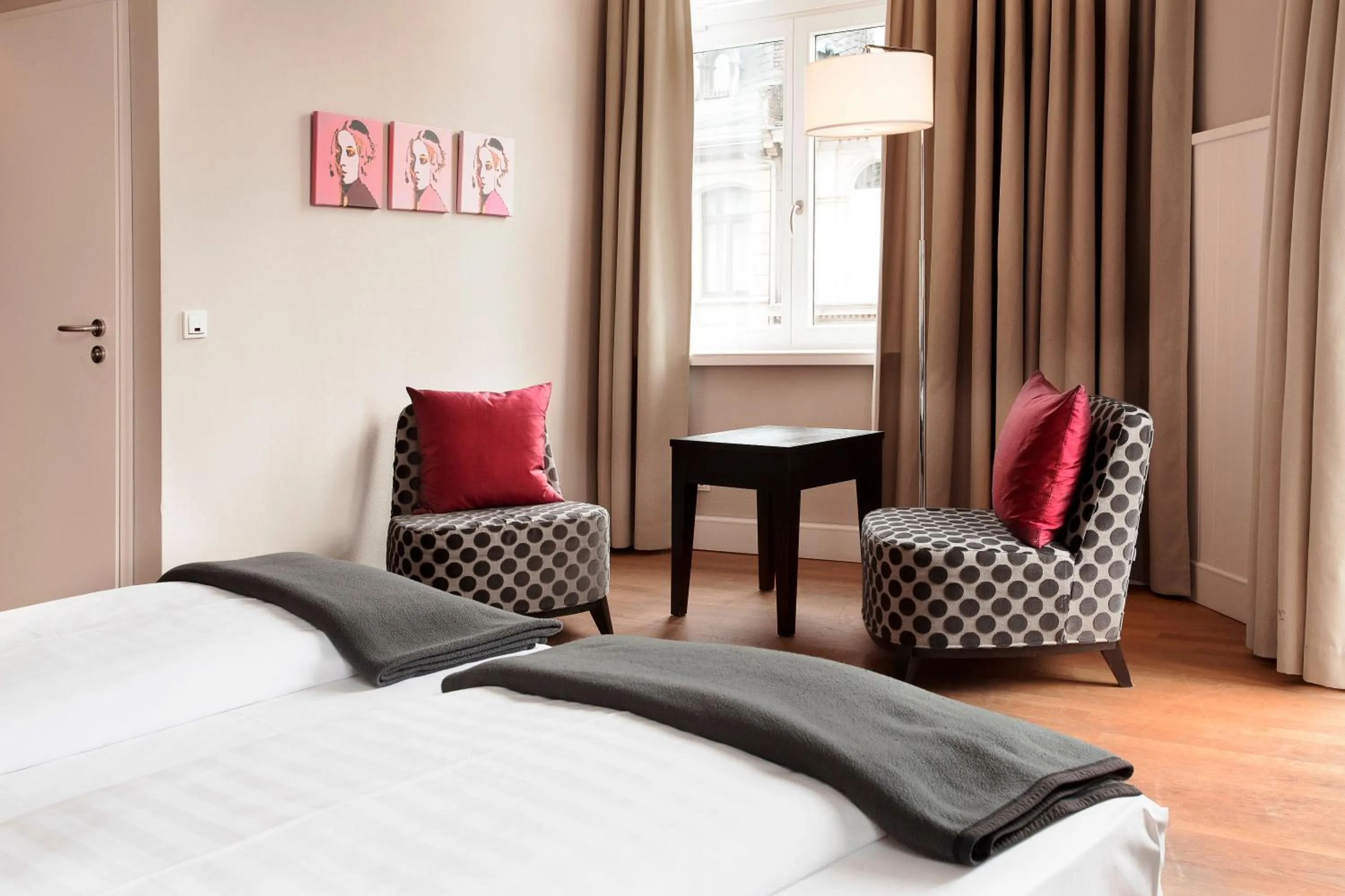 Decorative detail, Bed in Hotel Victoria