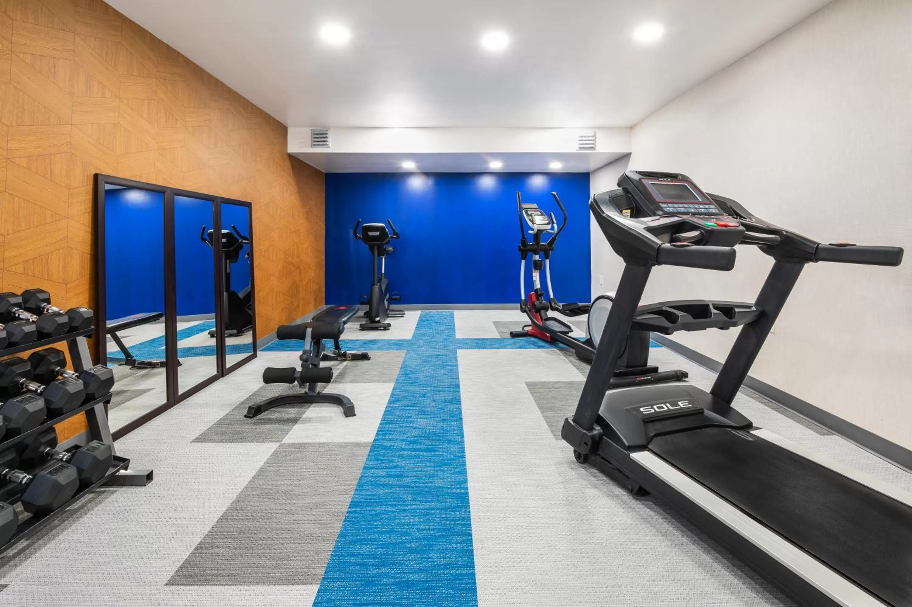 Fitness centre/facilities in Comfort Inn & Suites