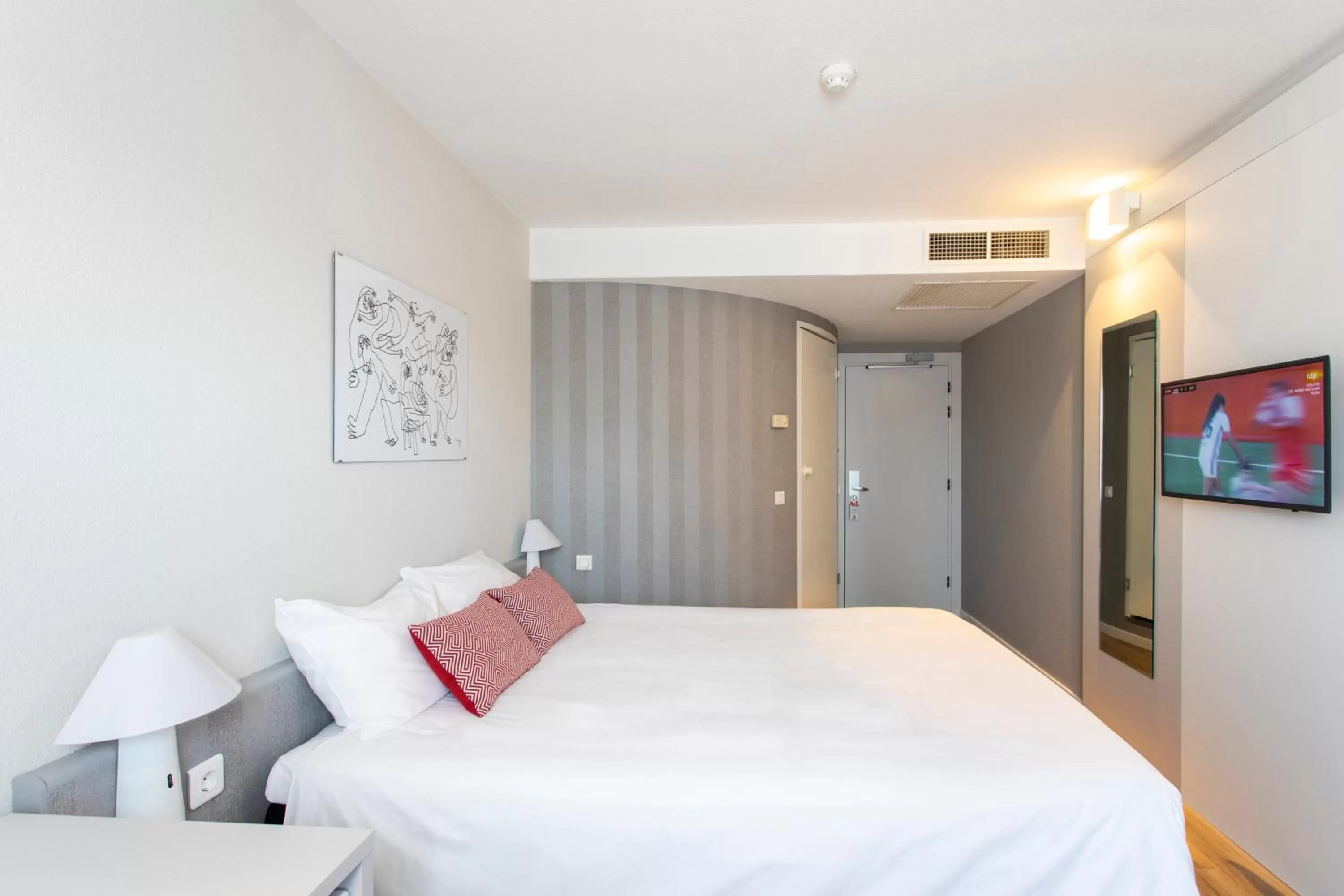 Photo of the whole room, Bed in Ibis Valencia Alfafar