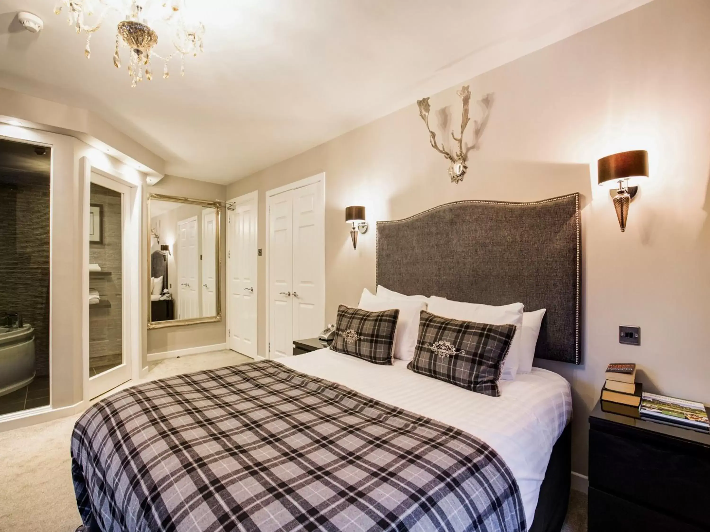 Bedroom, Bed in Barony Castle Hotel