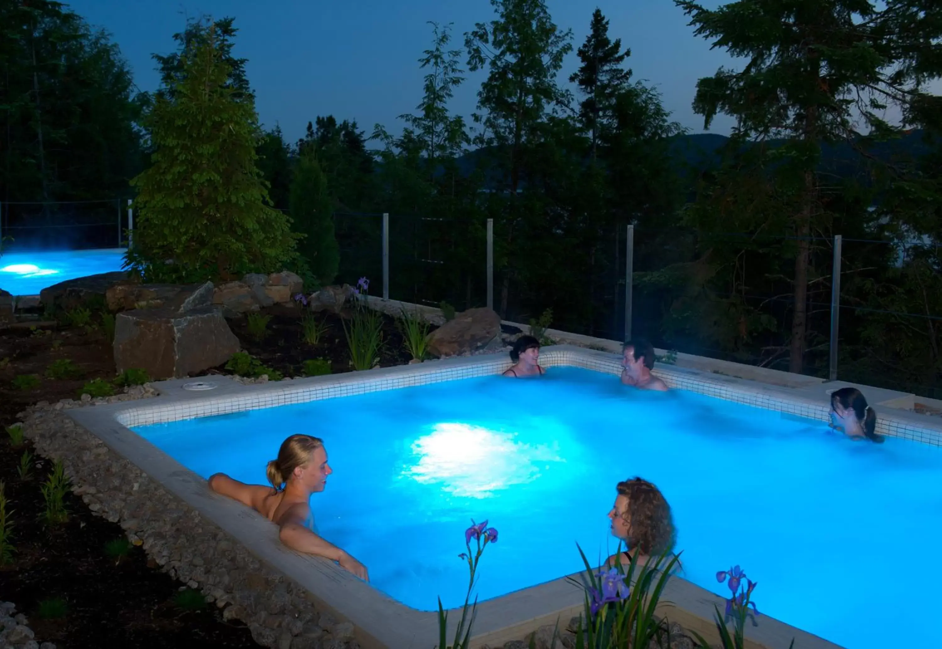 Hot Tub, Swimming Pool in Sacacomie Hôtel et Spa