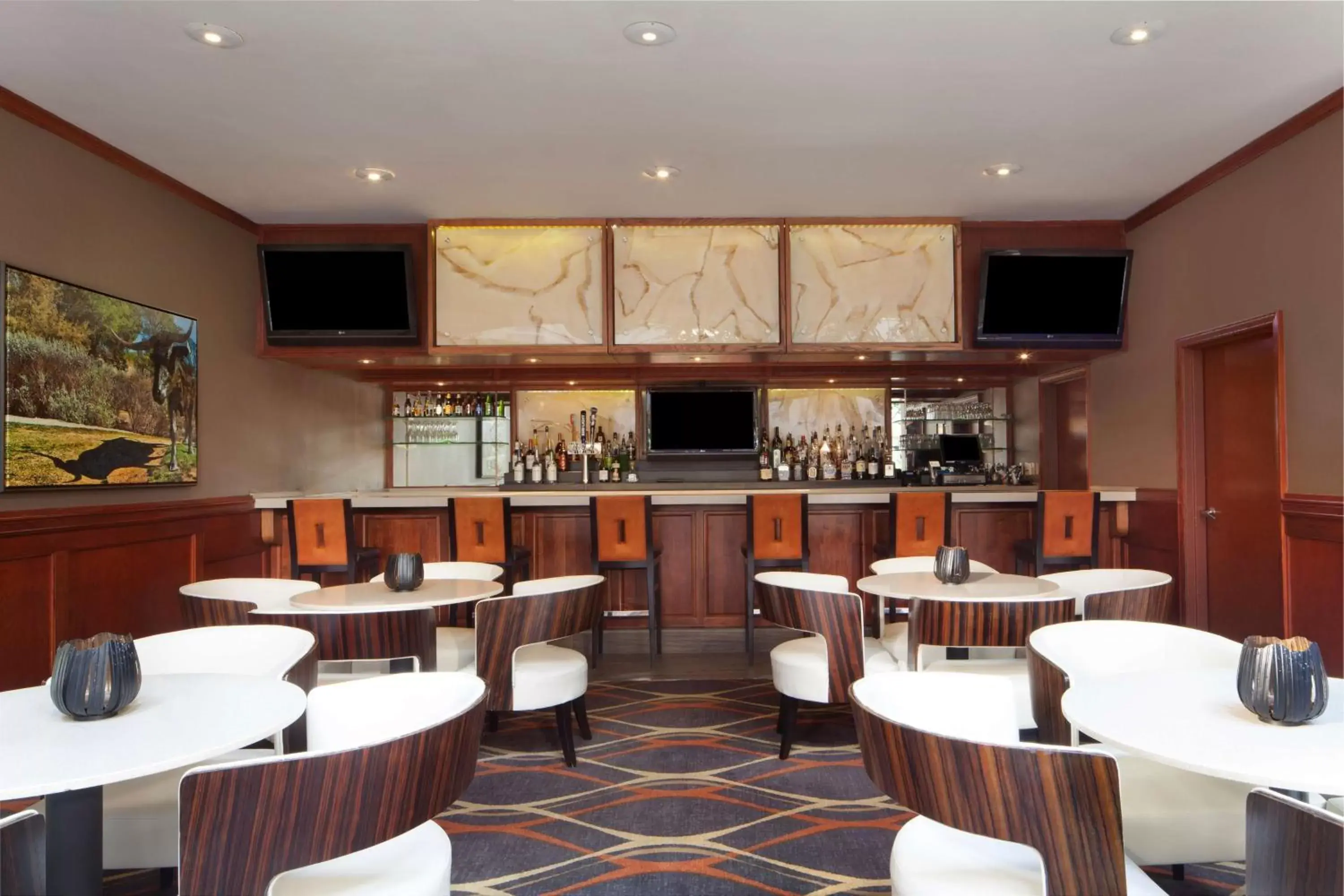 Lounge or bar, Lounge/Bar in Embassy Suites by Hilton Dallas Near the Galleria