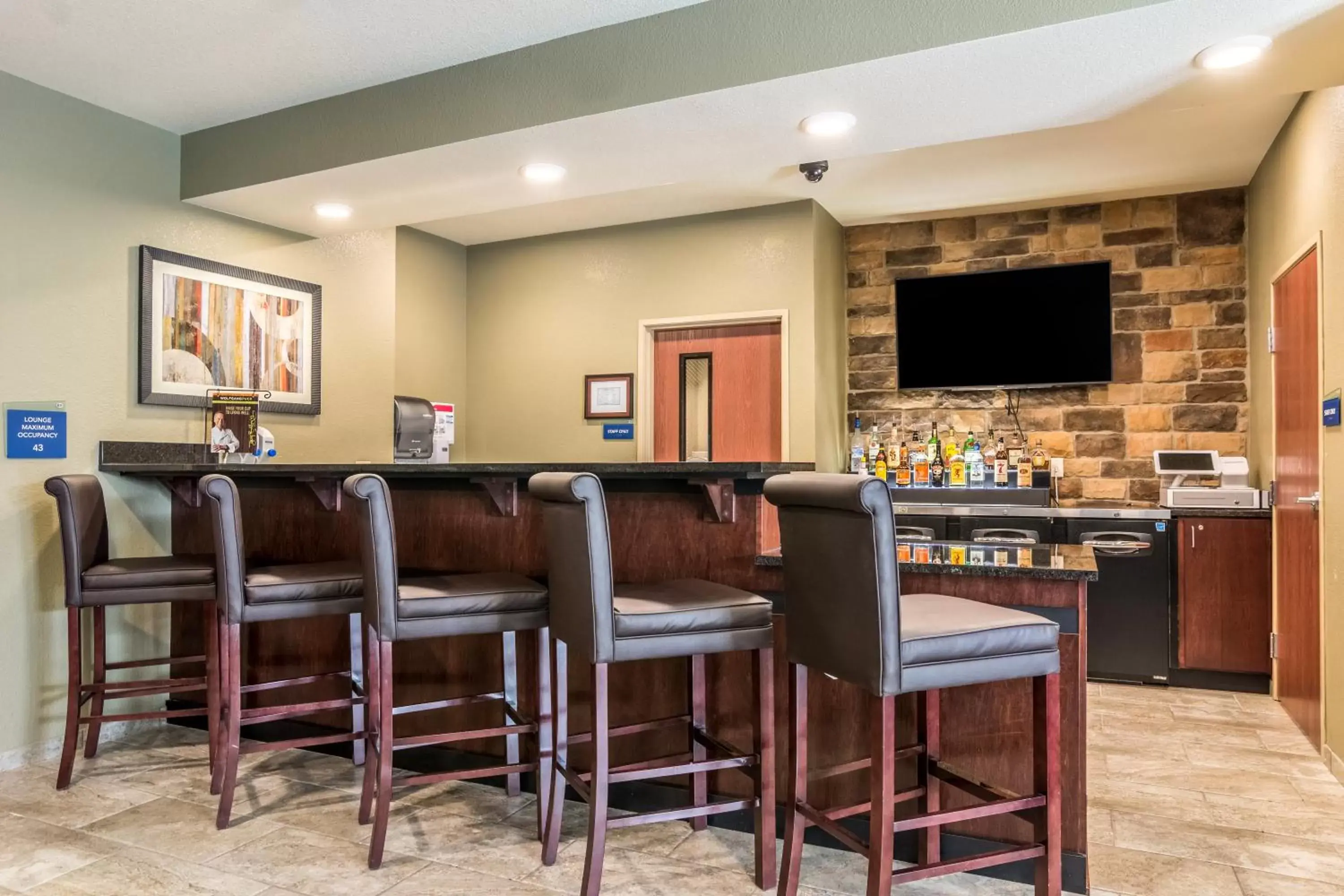 Lounge or bar in Cobblestone Hotel & Suites - Greenville Lounge or bar in Cobblestone Hotel & Suites - Greenville