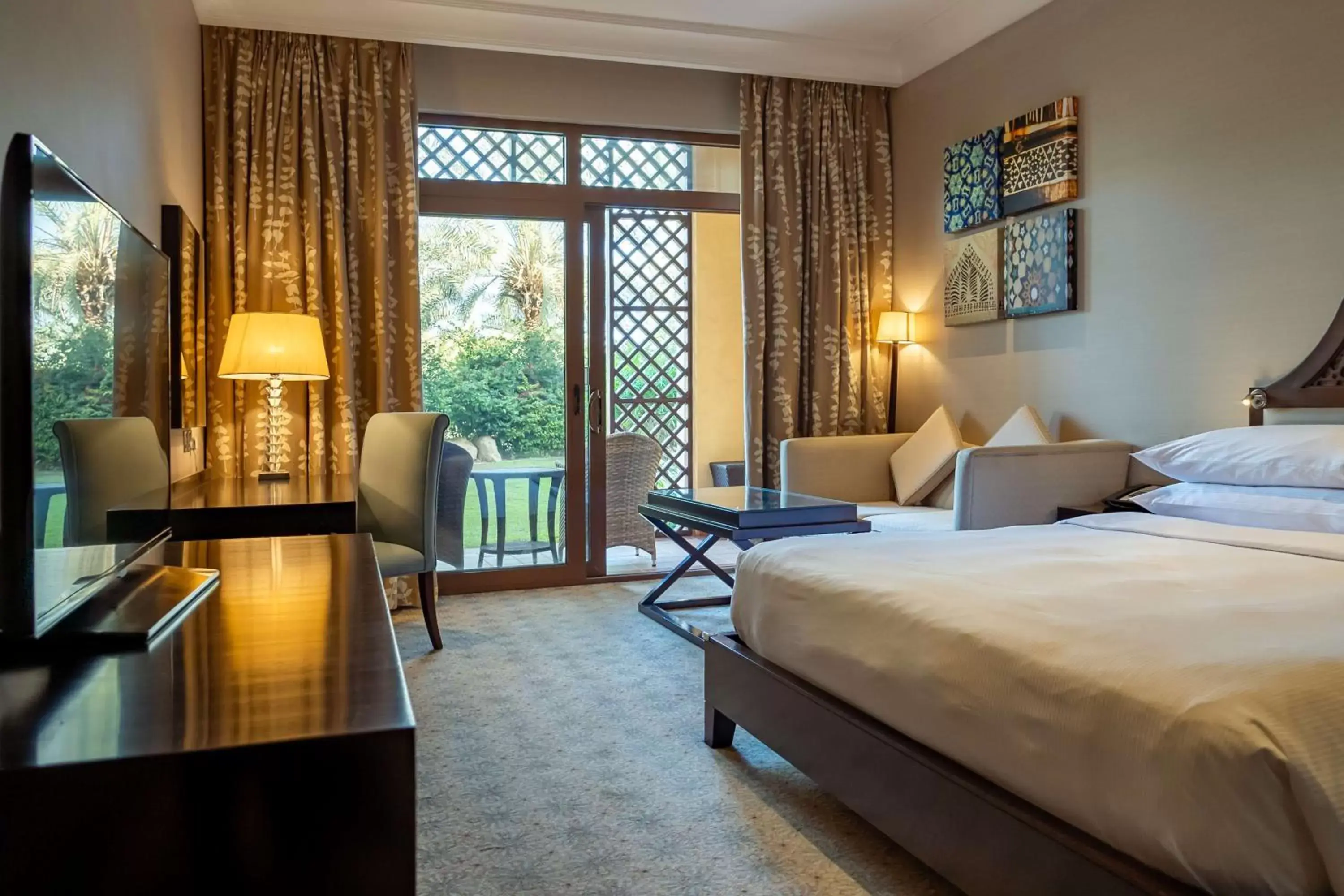 Bedroom, Bed in Hilton Ras Al Khaimah Beach Resort