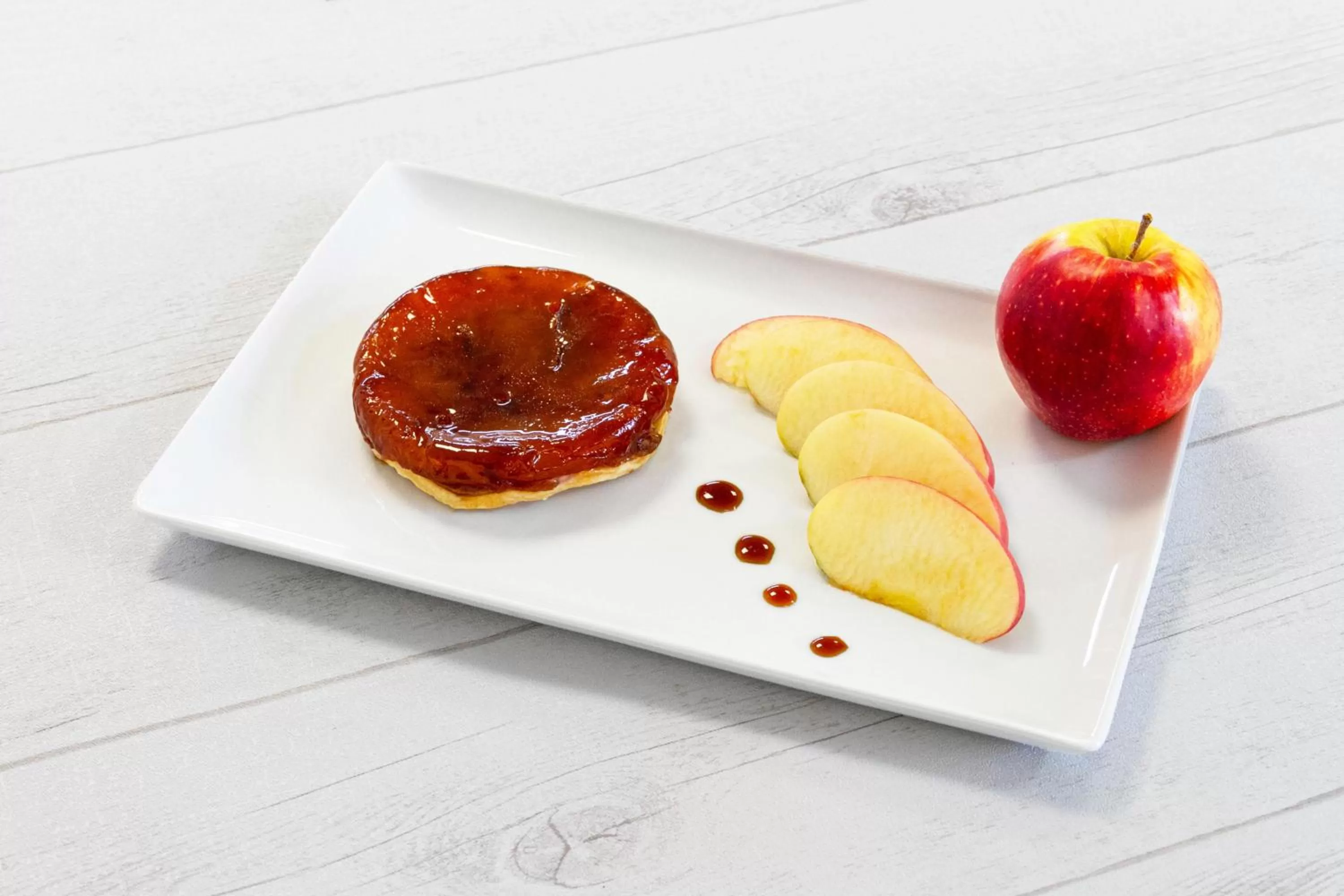 Lunch in Comfort Aparthotel Saint-Nazaire Les Portes de l Ocean