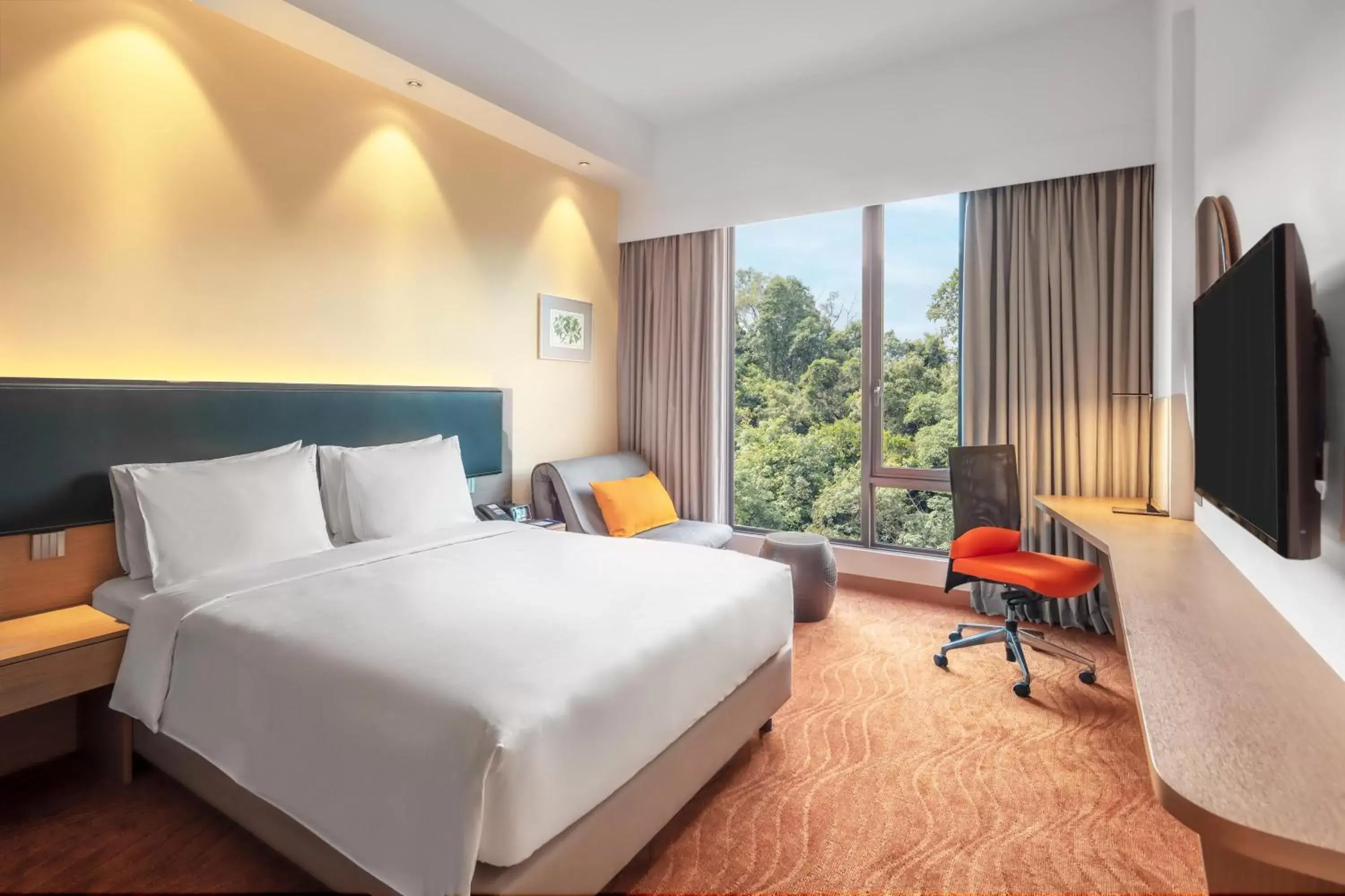Bedroom in Holiday Inn Express Kota Kinabalu City Centre, an IHG Hotel