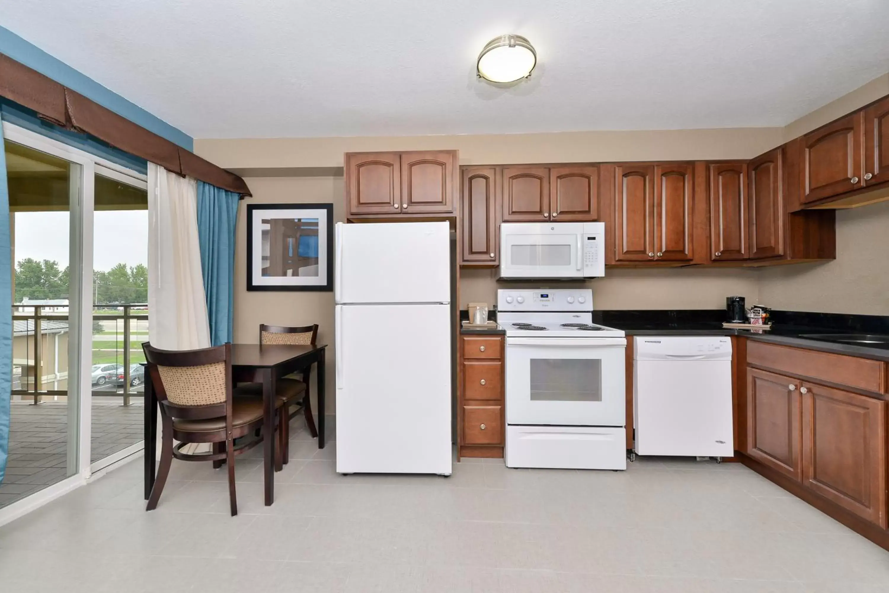 Kitchen or kitchenette, Kitchen/Kitchenette in Comfort Inn & Suites Springfield I-55