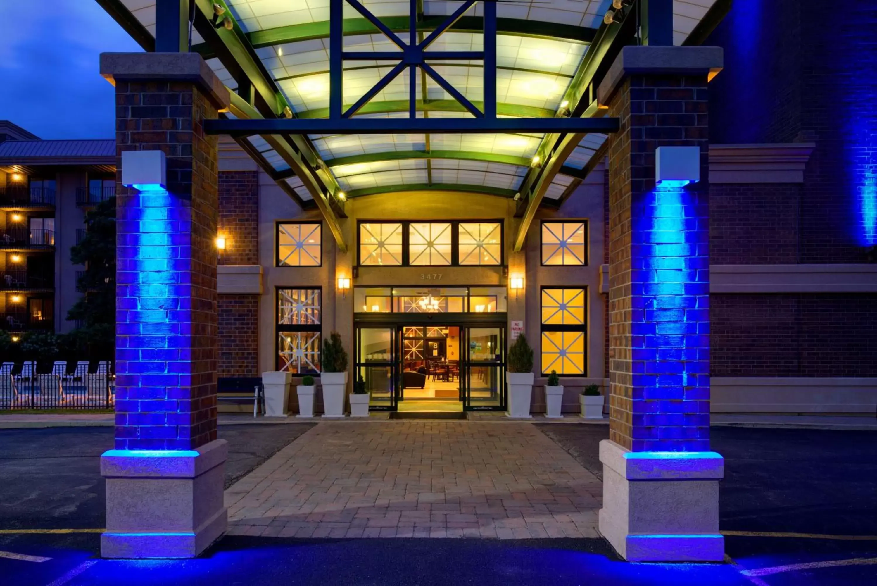 Property building in Holiday Inn Express Schaumburg-Rolling Meadows by IHG Property building in Holiday Inn Express Schaumburg-Rolling Meadows by IHG