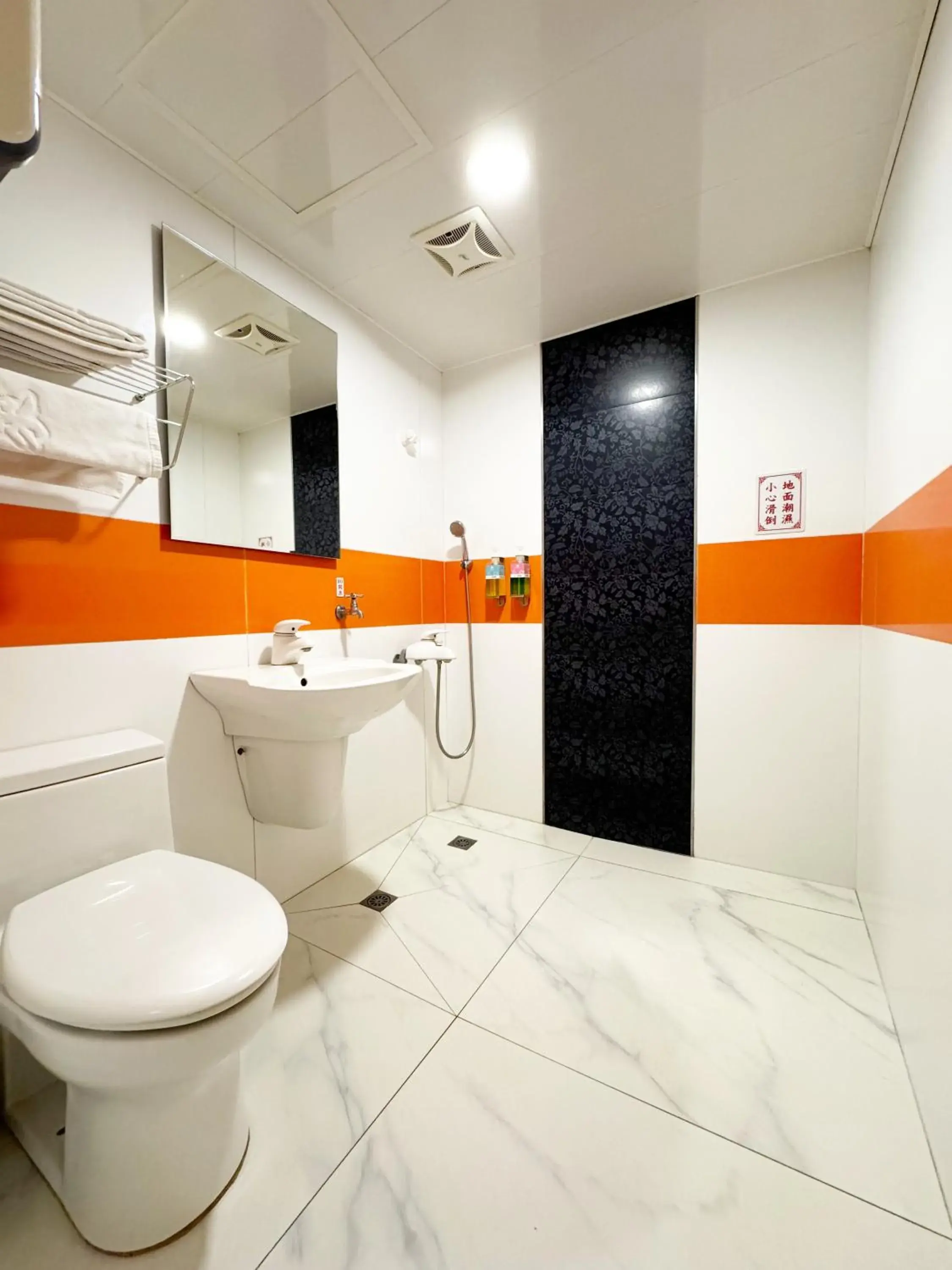 Toilet, Bathroom in Ai-Lai Fashion Hotel