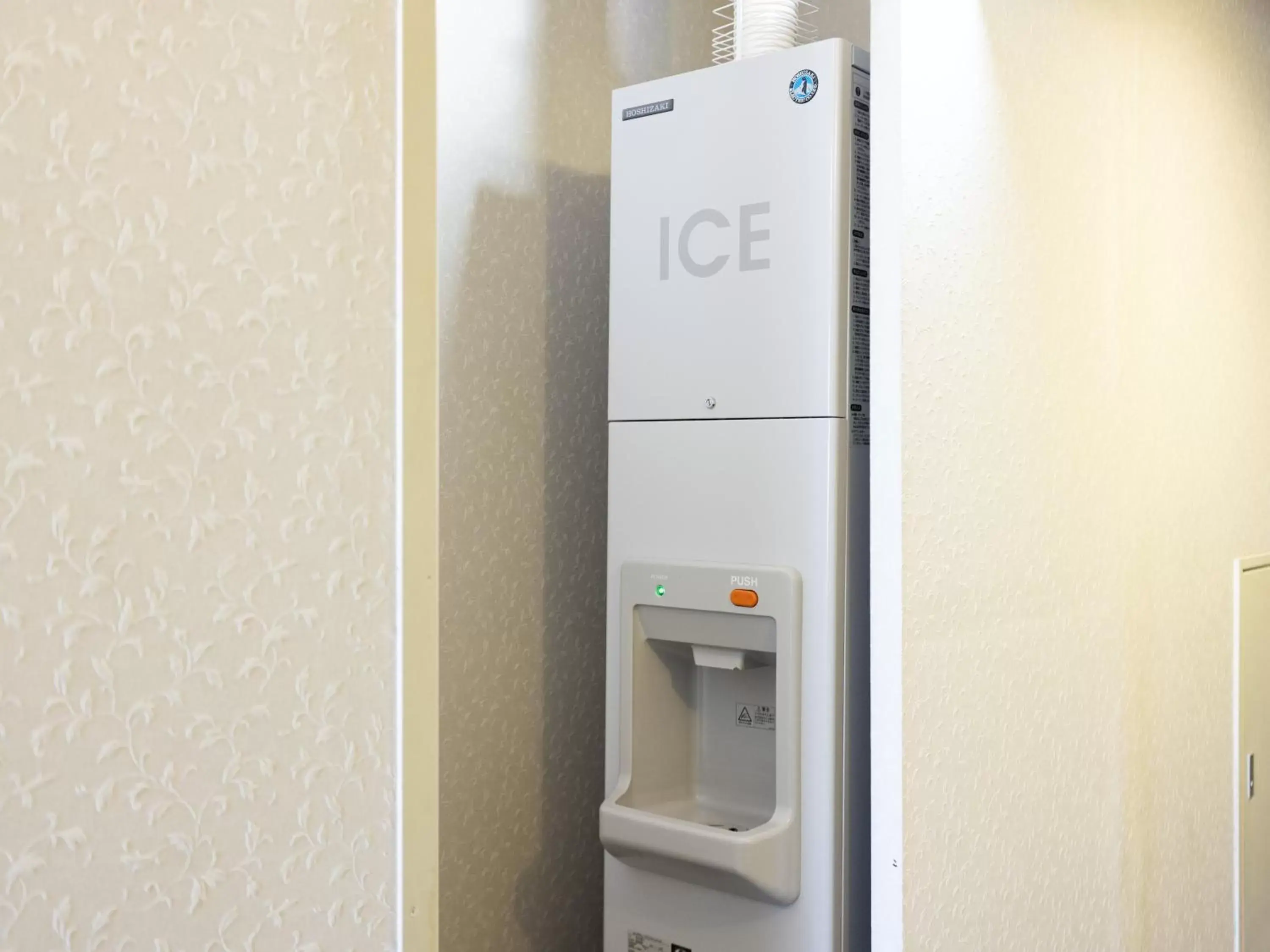 vending machine in Ark Hotel Royal Fukuoka Tenjin -ROUTE INN HOTELS-