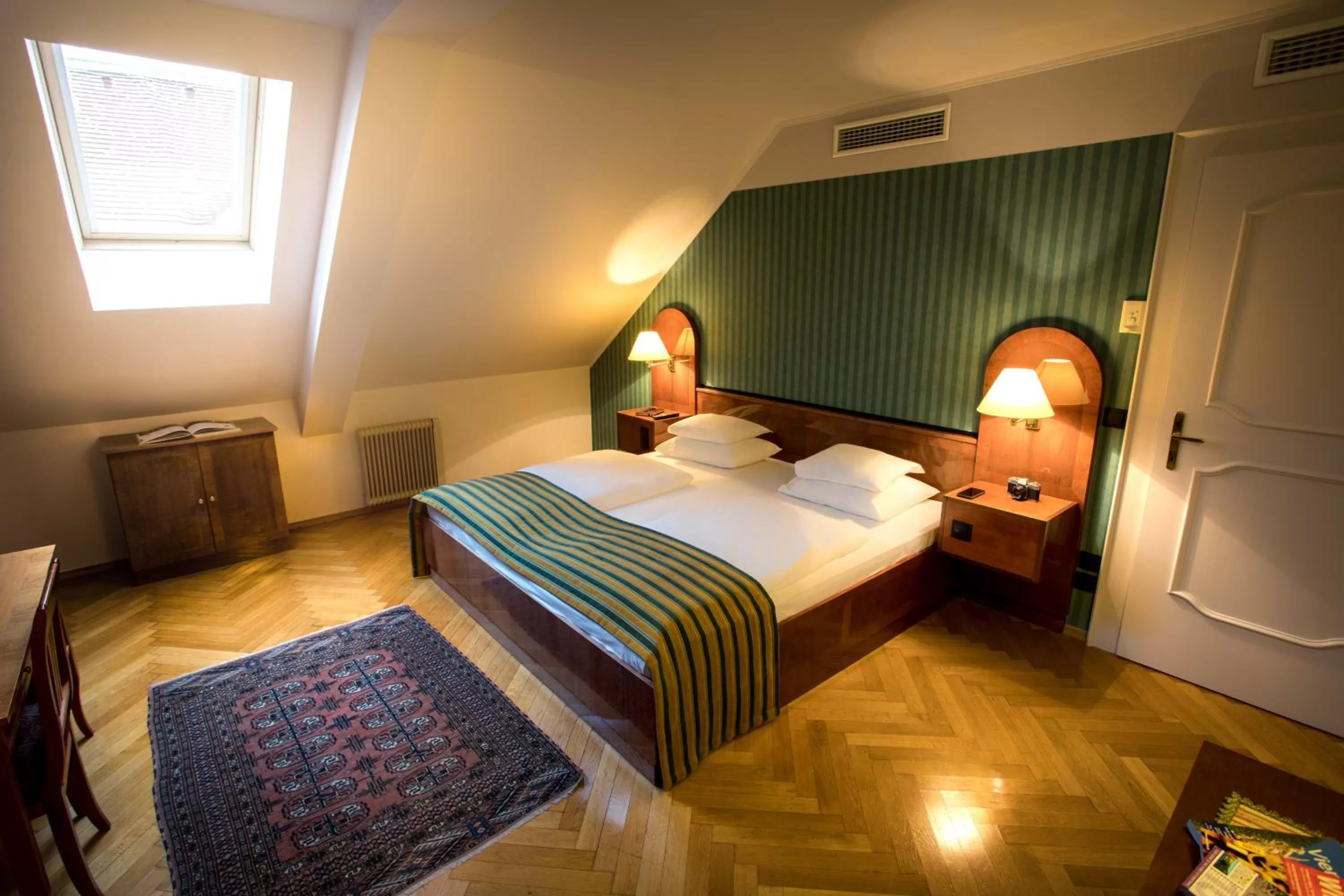 Photo of the whole room, Bed in Mercure Grand Hotel Biedermeier Wien