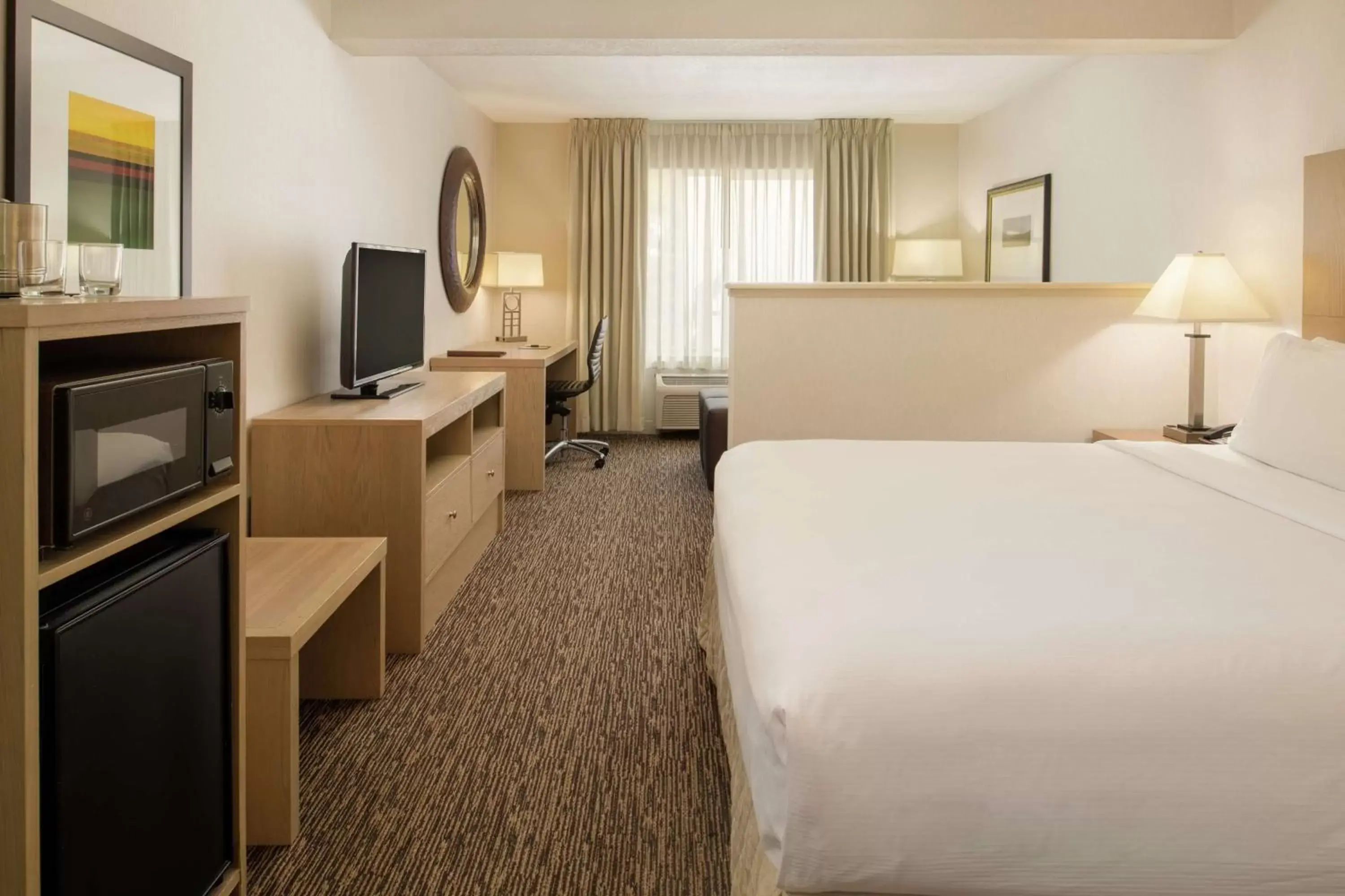 Bedroom, Bed in DoubleTree by Hilton Portland Tigard