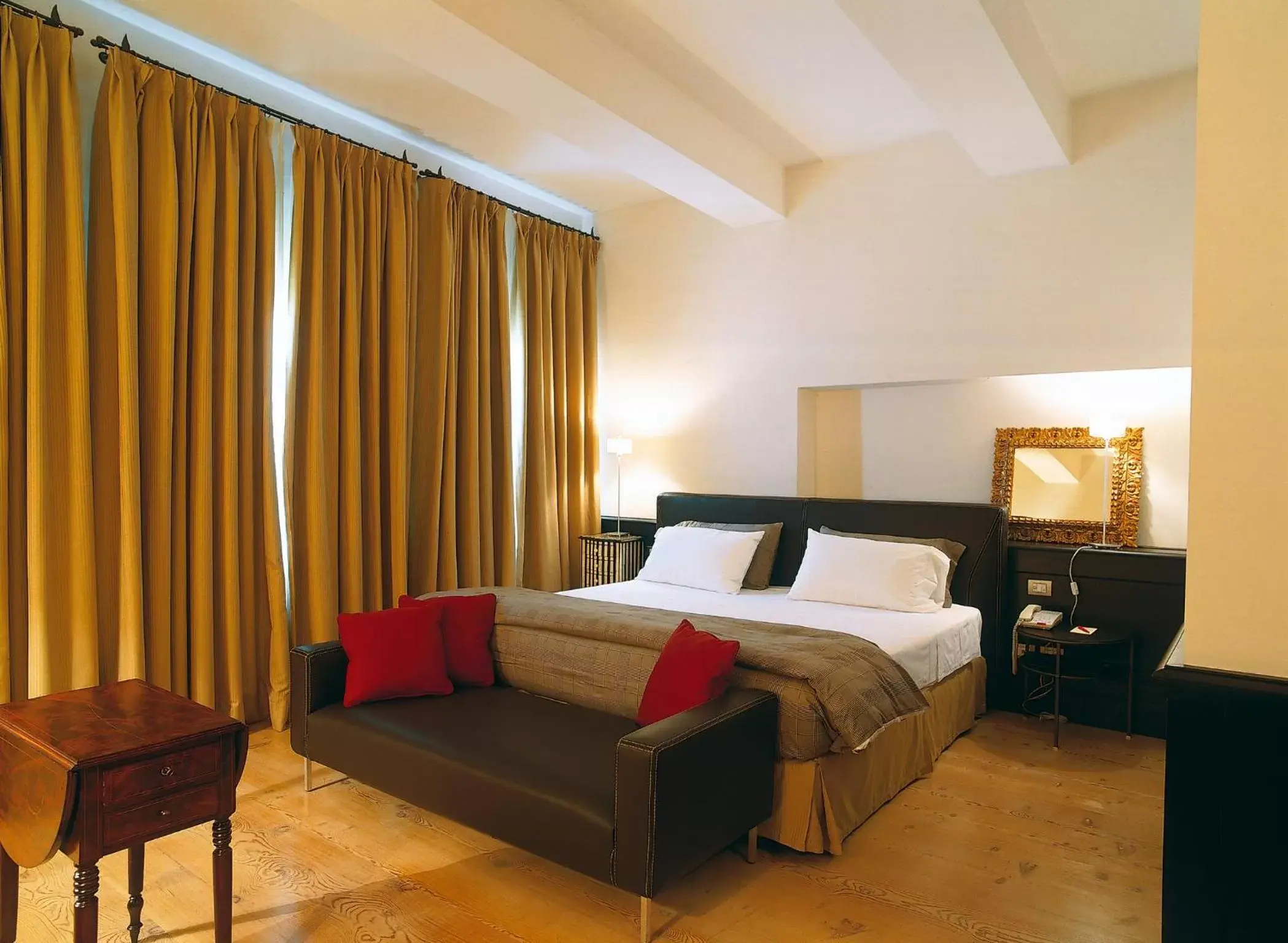 Photo of the whole room, Bed in Relais Santa Croce, By Baglioni Hotels