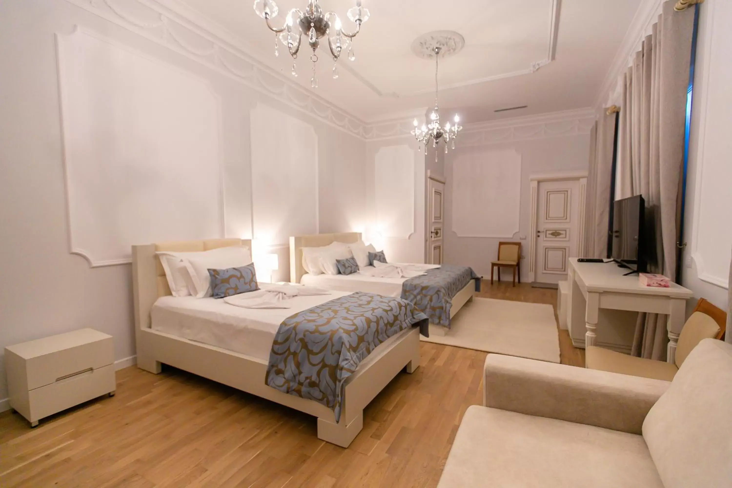 Family Room in Ferdinand Hotel Rooms Family Room in Ferdinand Hotel Rooms