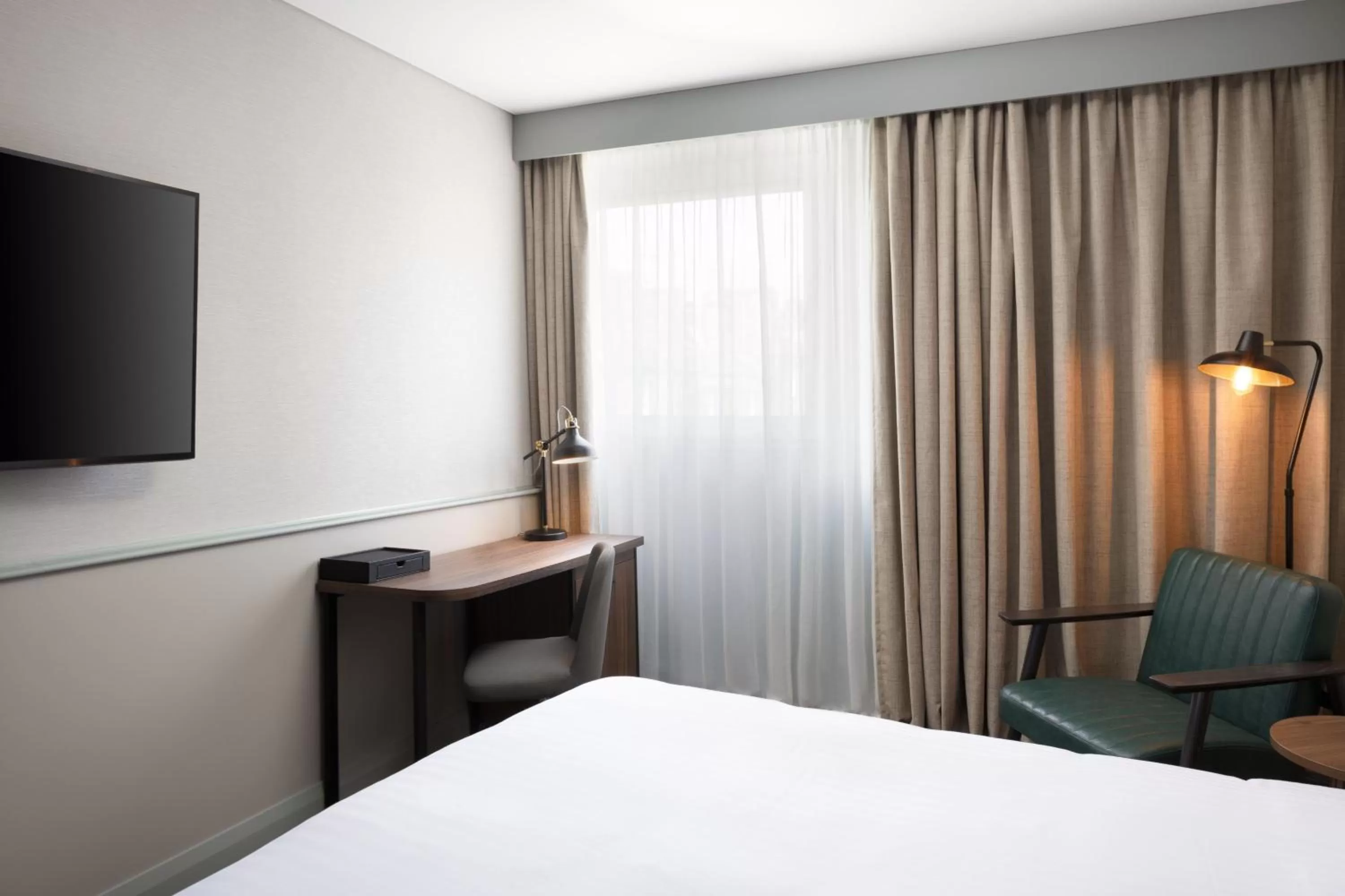 Bedroom, Bed in Four Points by Sheraton Edinburgh