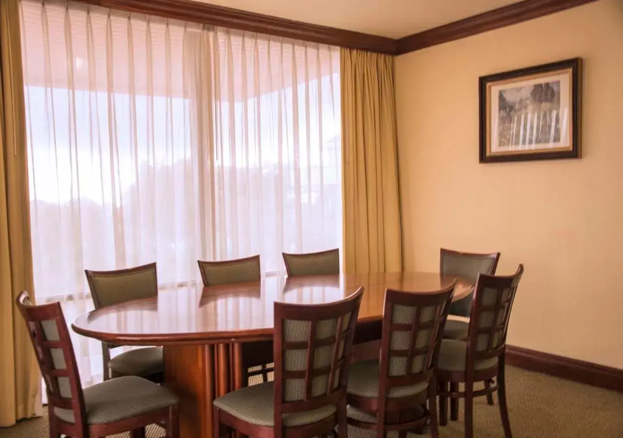 Dining Area in Wyndham San Jose Herradura