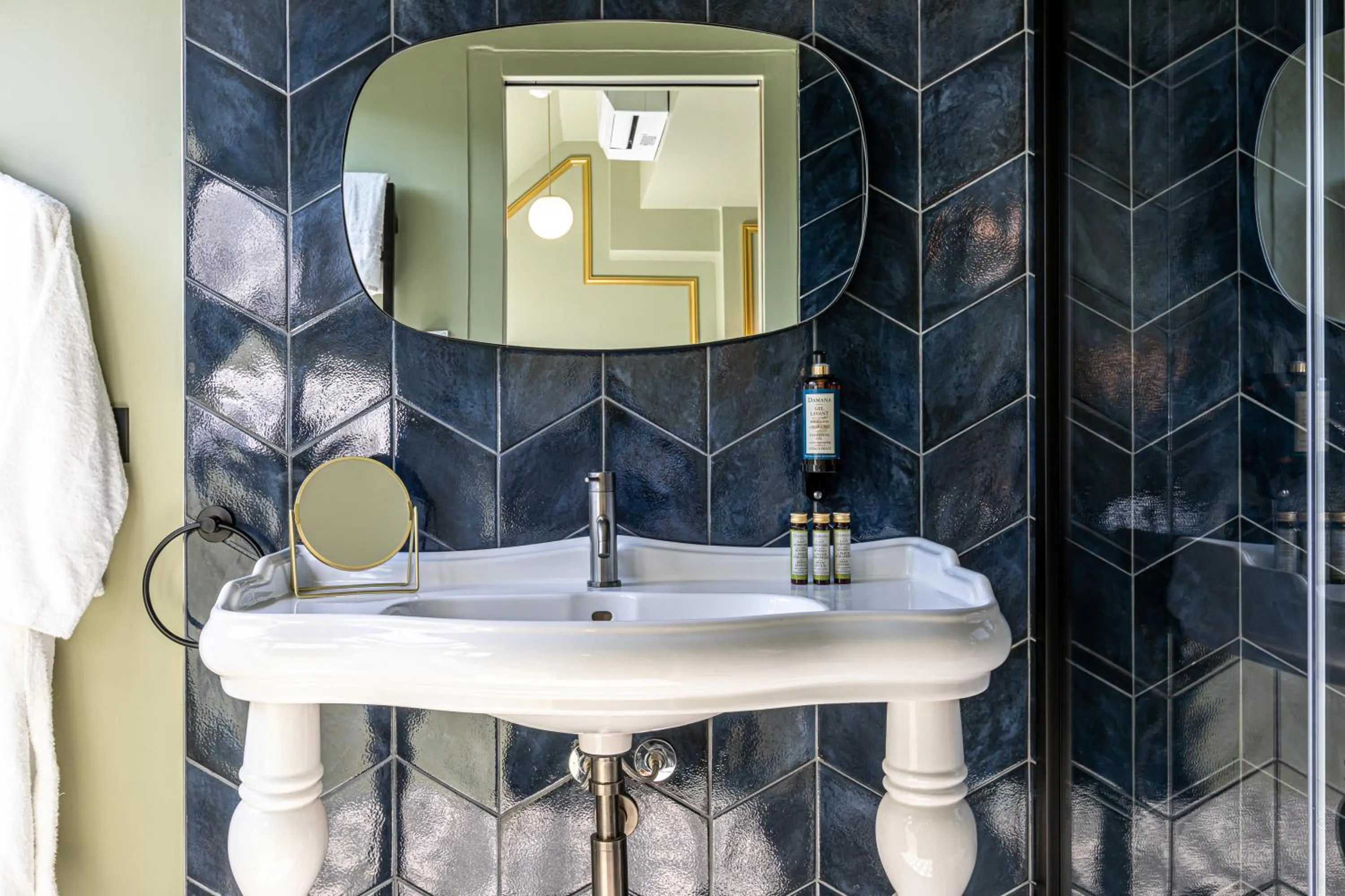 Bathroom in Hôtel Veryste & Spa Paris