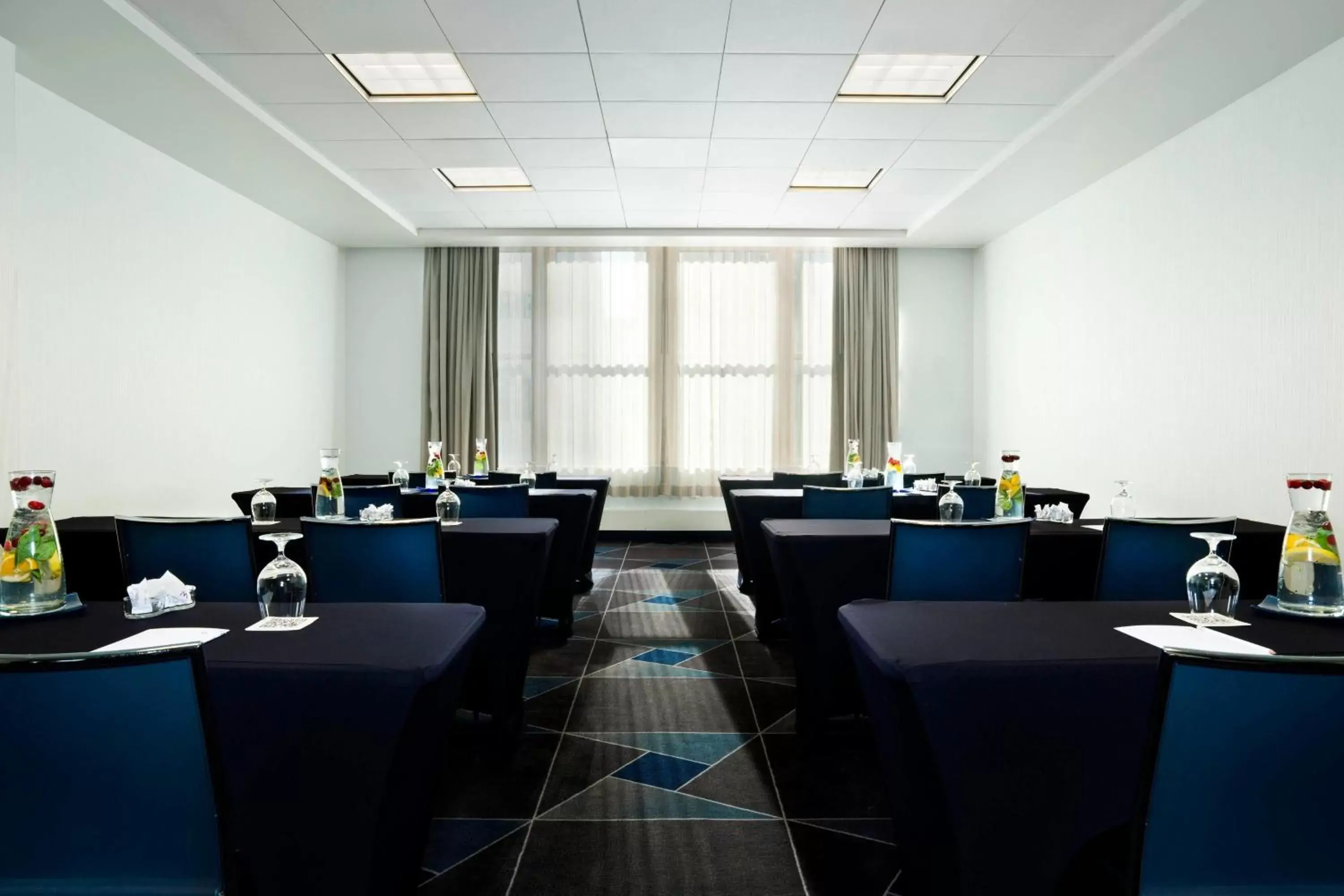 Meeting/conference room, Restaurant/Places to Eat in W Minneapolis - The Foshay