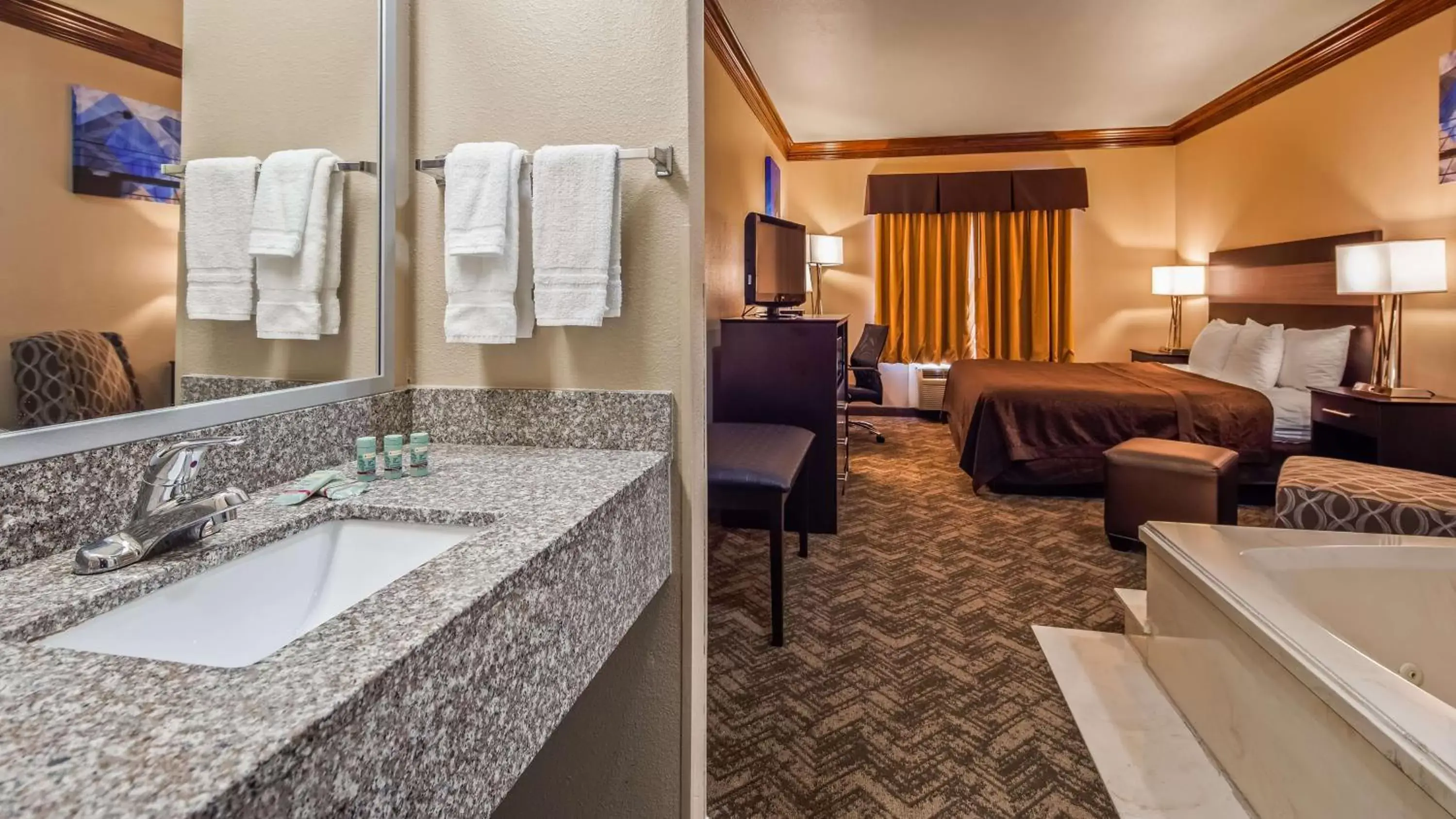 Photo of the whole room, Bathroom in Best Western Fort Worth Inn and Suites