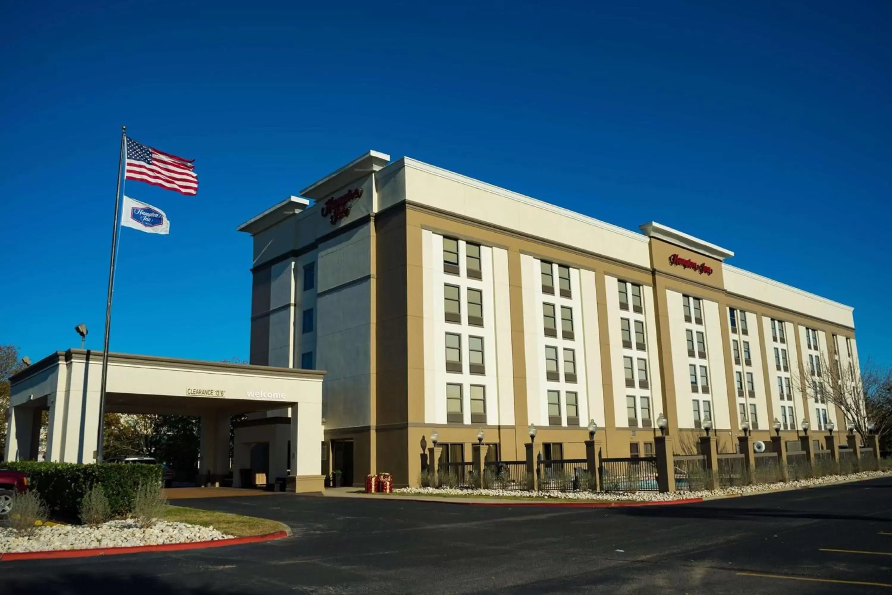 Property Building in Hampton Inn Beaumont