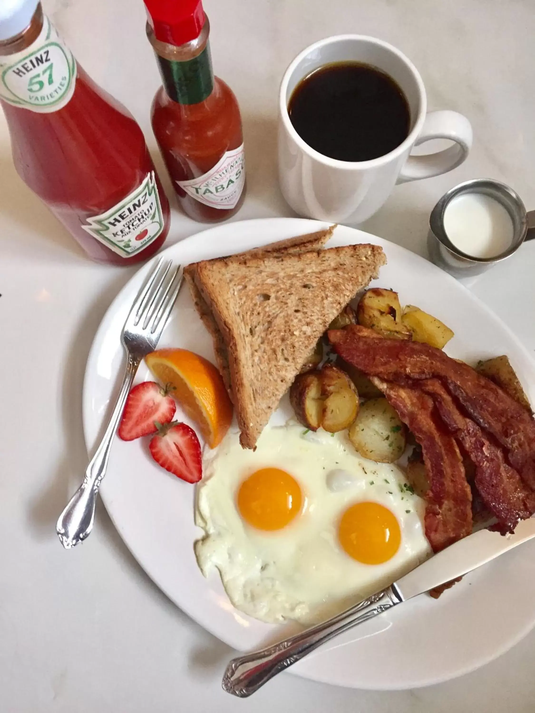 American breakfast in Hume Hotel & Spa