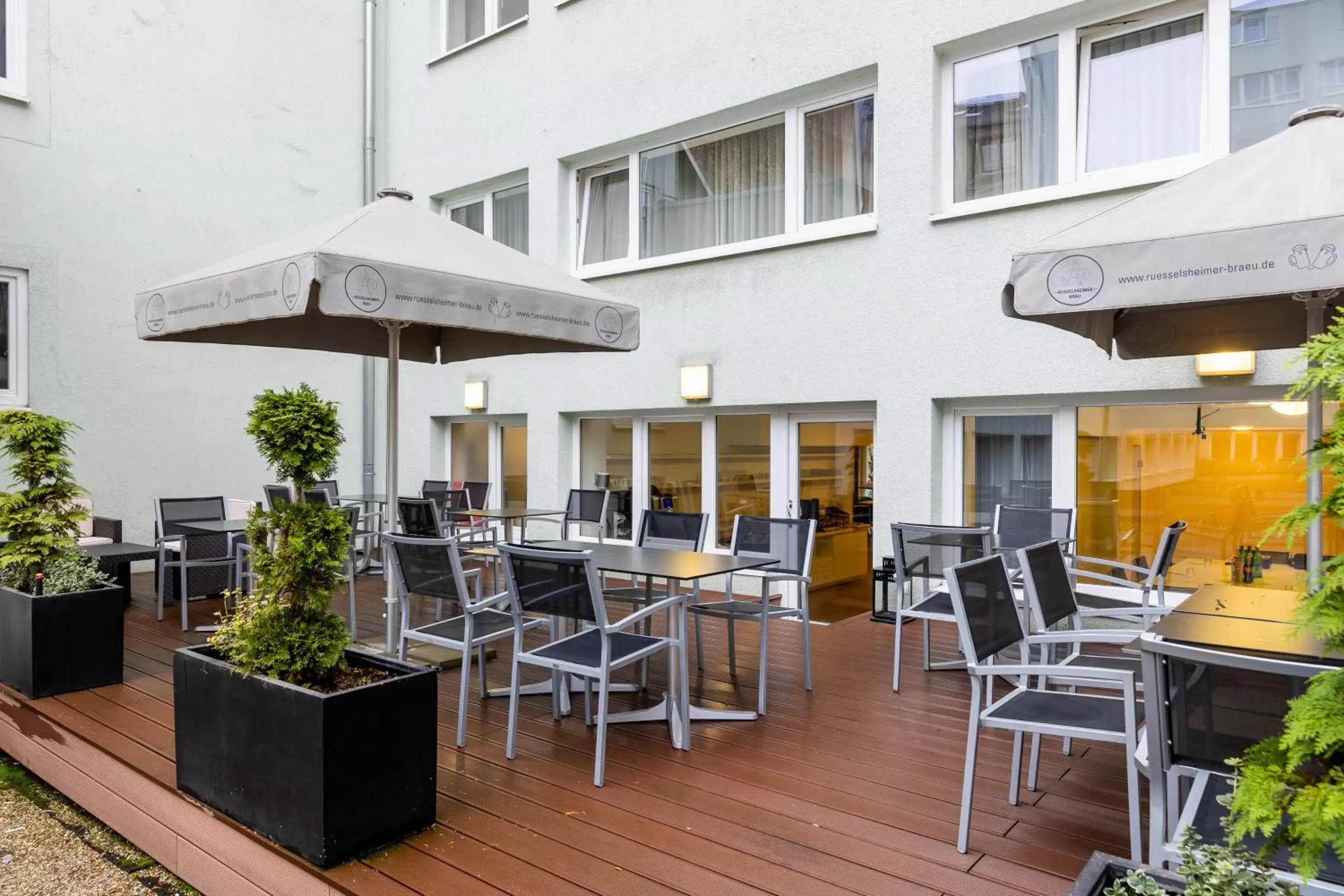 Balcony/Terrace, Restaurant/Places to Eat in mk hotel frankfurt