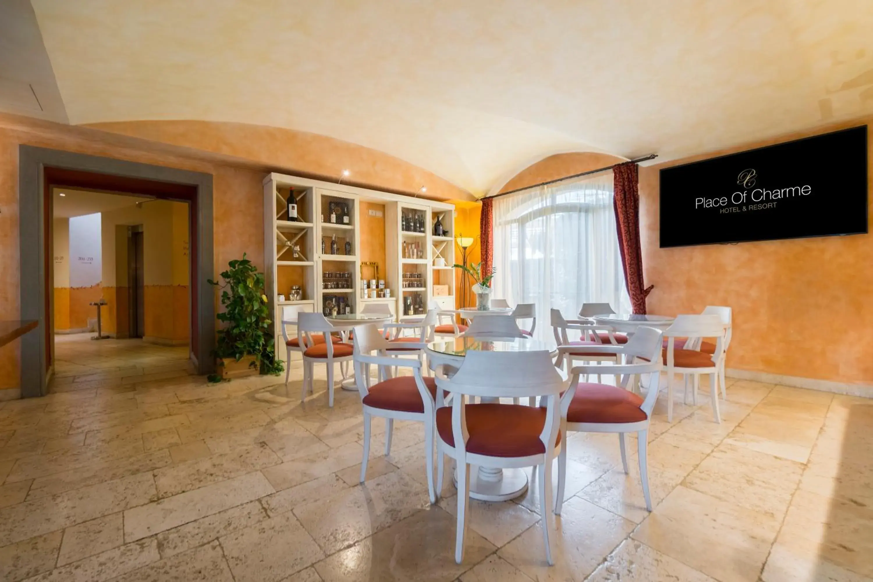 Lobby or reception, Dining Area in Hotel Borgo Di Cortefreda