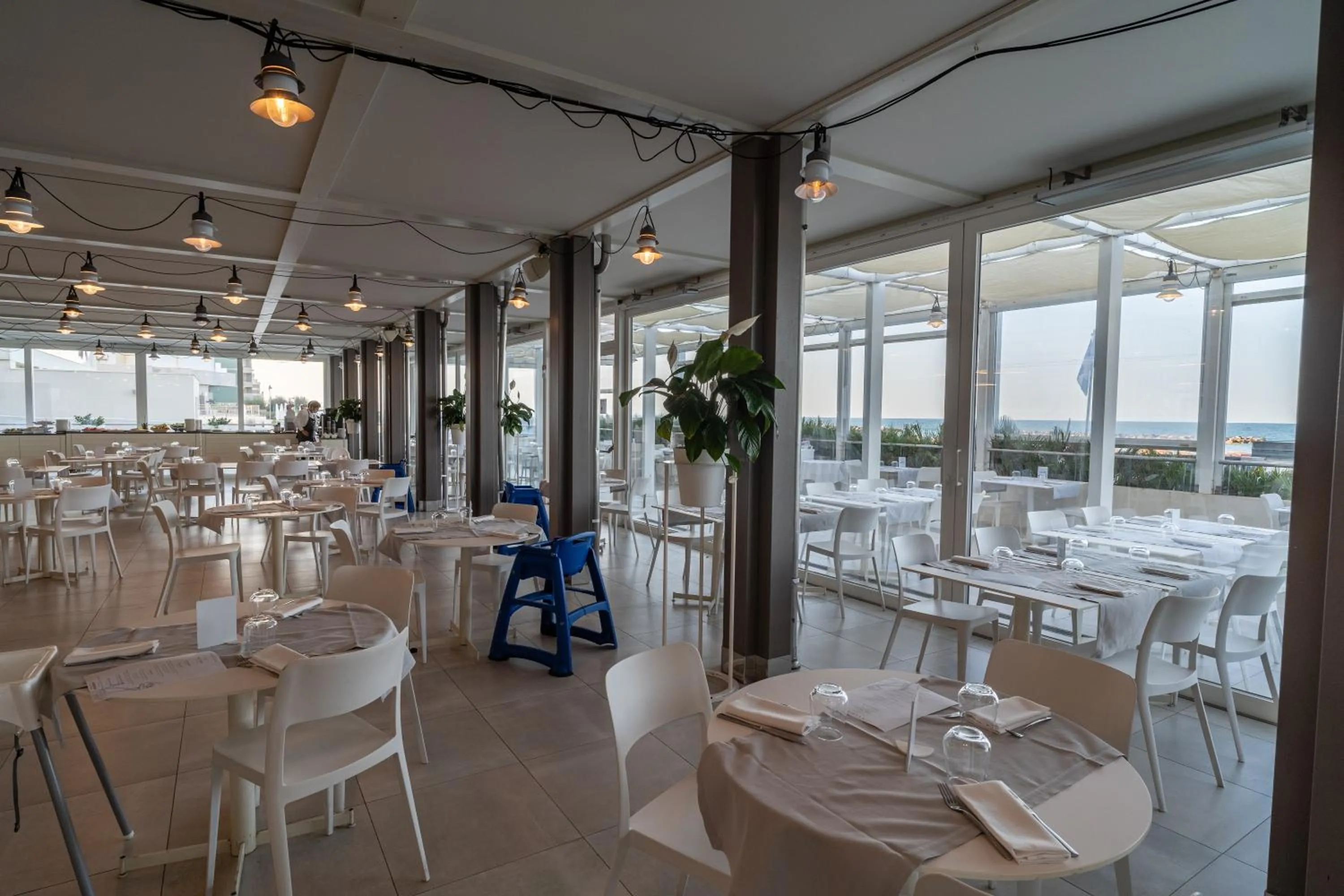 Restaurant/places to eat in Nautilus Family Hotel