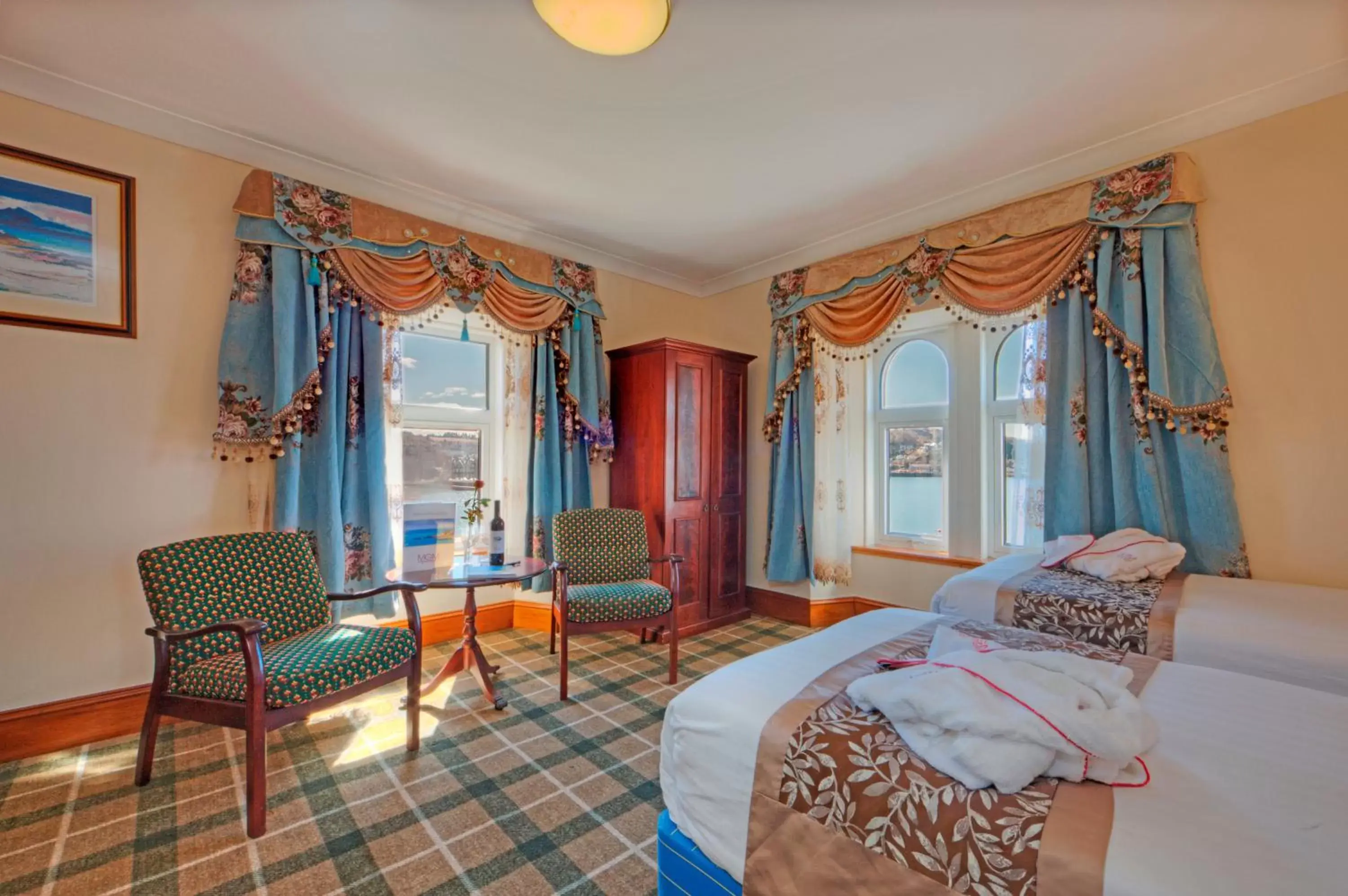 Bedroom, Seating Area in Muthu Alexandra Hotel