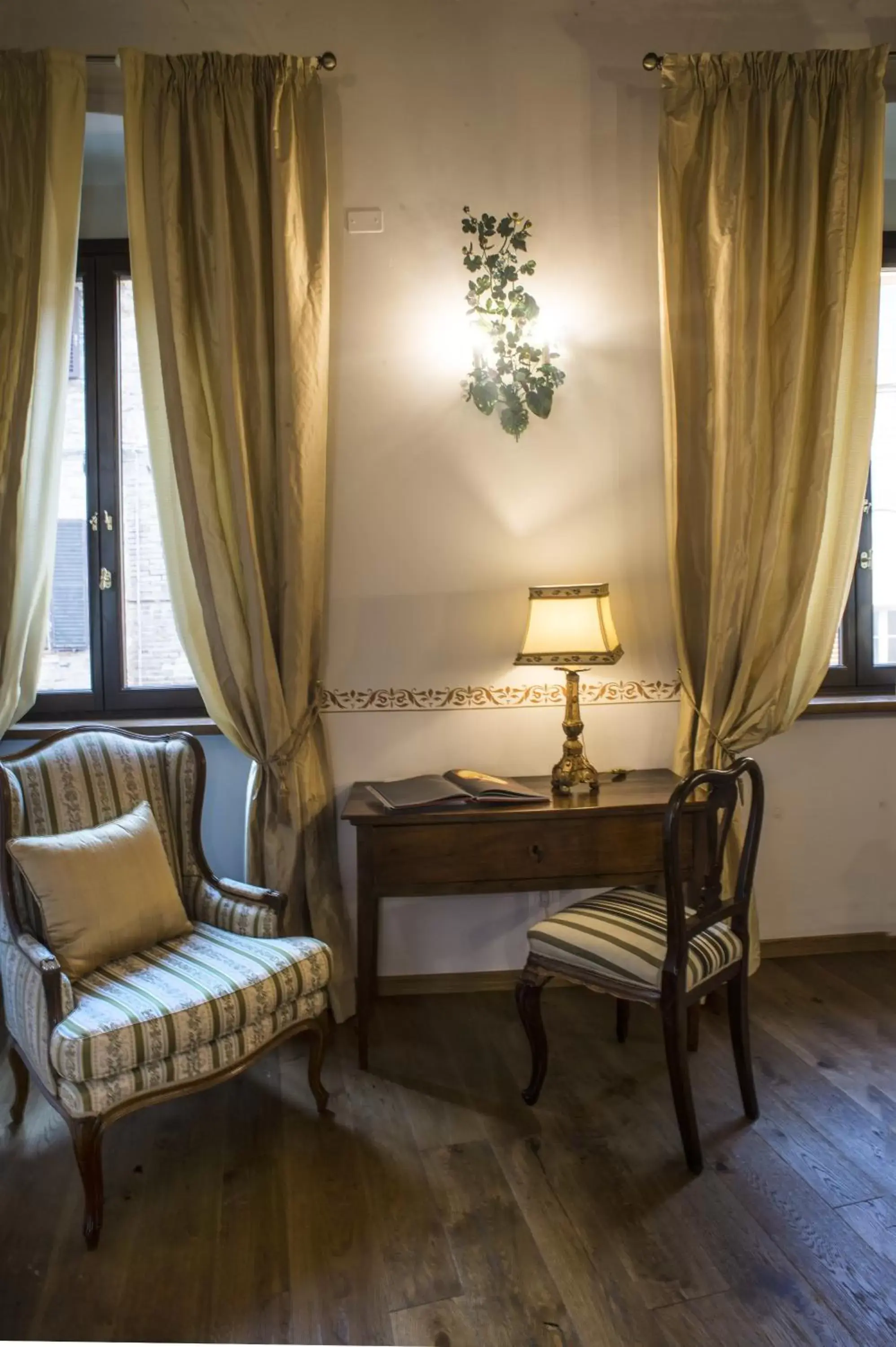 Decorative detail, Seating Area in Palazzo Pacini